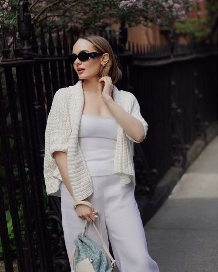 𝐿𝒾𝓃𝑒𝓃 𝒮𝑒𝒶𝓈𝑜𝓃 🤍 It's hard to find a proper warmer layer when wearing linen, but I found a perfect one at @brochuwalker #BWWomen #brochuwalker 

#LTKstyletip