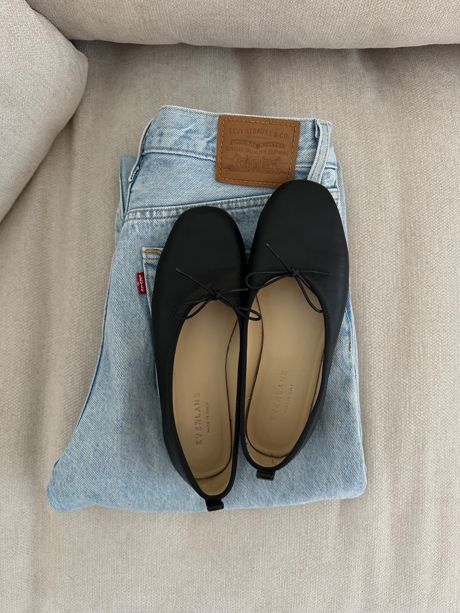 Levi’s, ballet flats, classic capsule wardrobe



#LTKFindsUnder100 #LTKSeasonal #LTKStyleTip