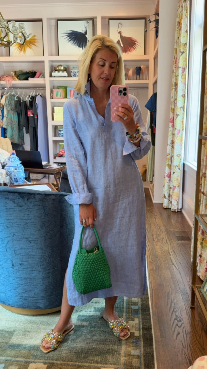 I just can’t get over this dress! It literally doesn’t touch me anywhere & it’s such a classic look! 
I’m in xs dress and 7 sandal (size 1 down). 

Codes:
Allie +Bess - Catherine20 for 20% off
Loopy - mixandmatchmadness for 10% off

#LTKdayinmylife #LTKootd #LTKOver40