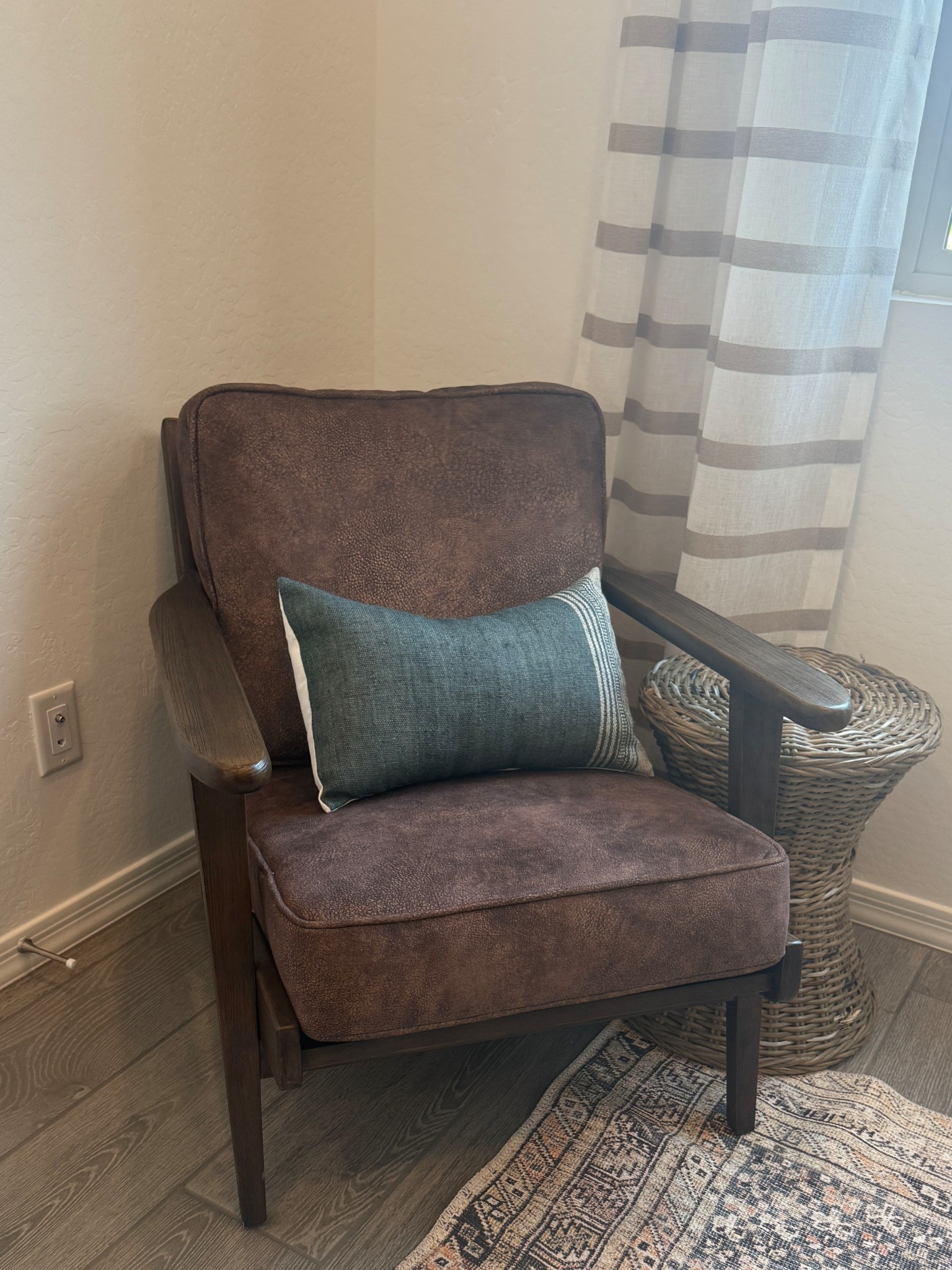 #home #accentchar #den #house #homedecor #homeoffice