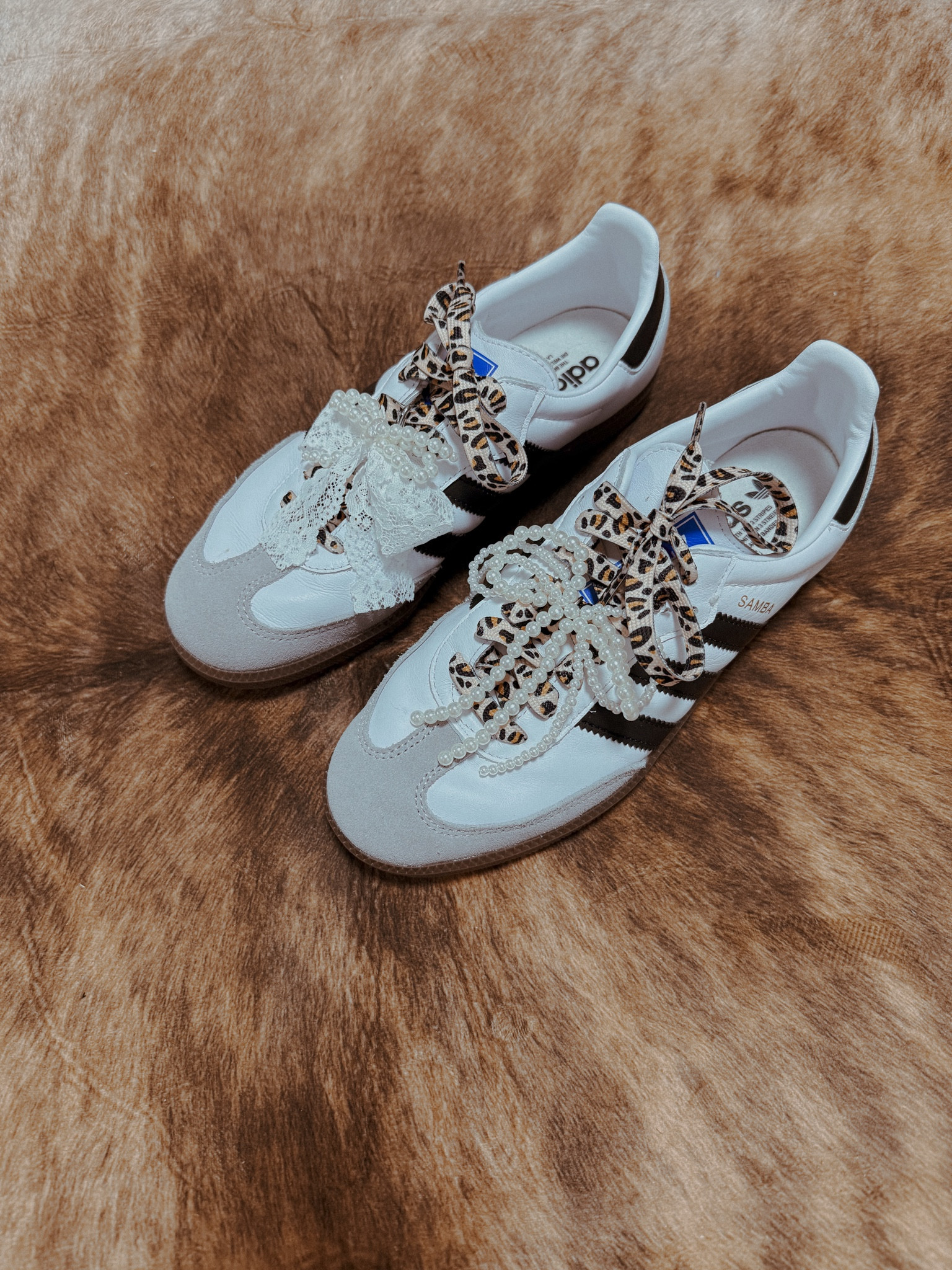 Leopard shoe laces and shoe charms for less!!! 

I ordered two types of charms
Left shoe has pearl and lace bows. Right shoe has just pearl bows. I think I like the left one better! ❤️ 

Lace shoe charm
Fall shoes
Fall sneakers
Sambas
Adidas sneakers
Leopard print 
Fall outfit


#LTKFindsUnder50 #LTKShoeCrush #LTKStyleTip