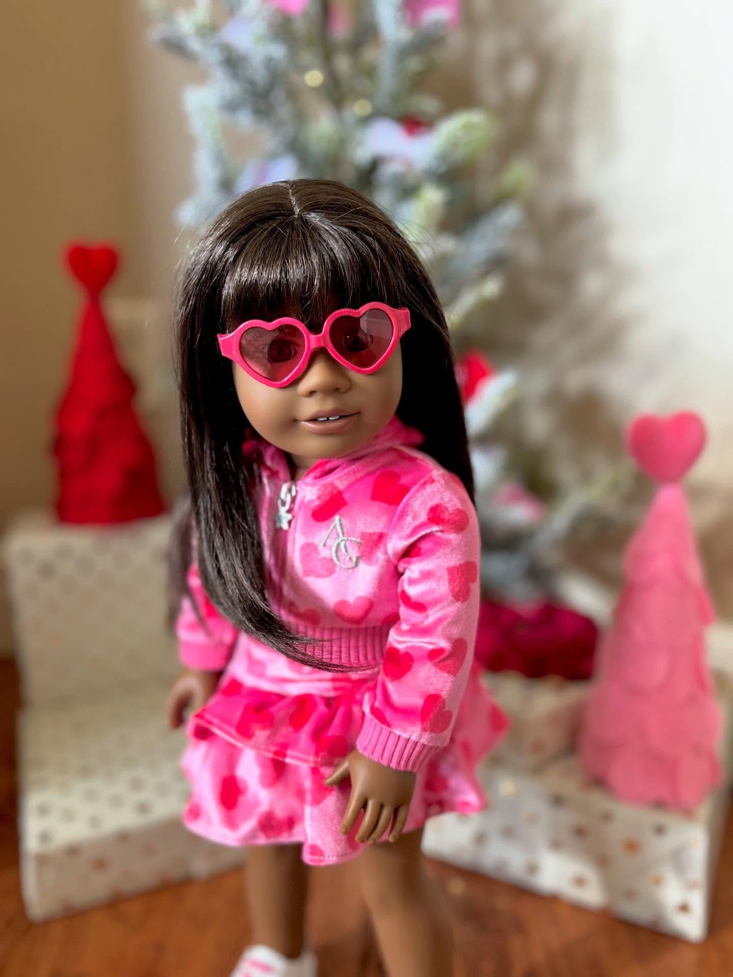 Popping in pink on your feed!😘💗💖 Happy Valentine’s Day!! I hope you have an amazing day!!💖🫶🏻 #agig #americangirlbrand #americangirldolls #jly45 #justlikeyou45 @americangirlbrand @mattel