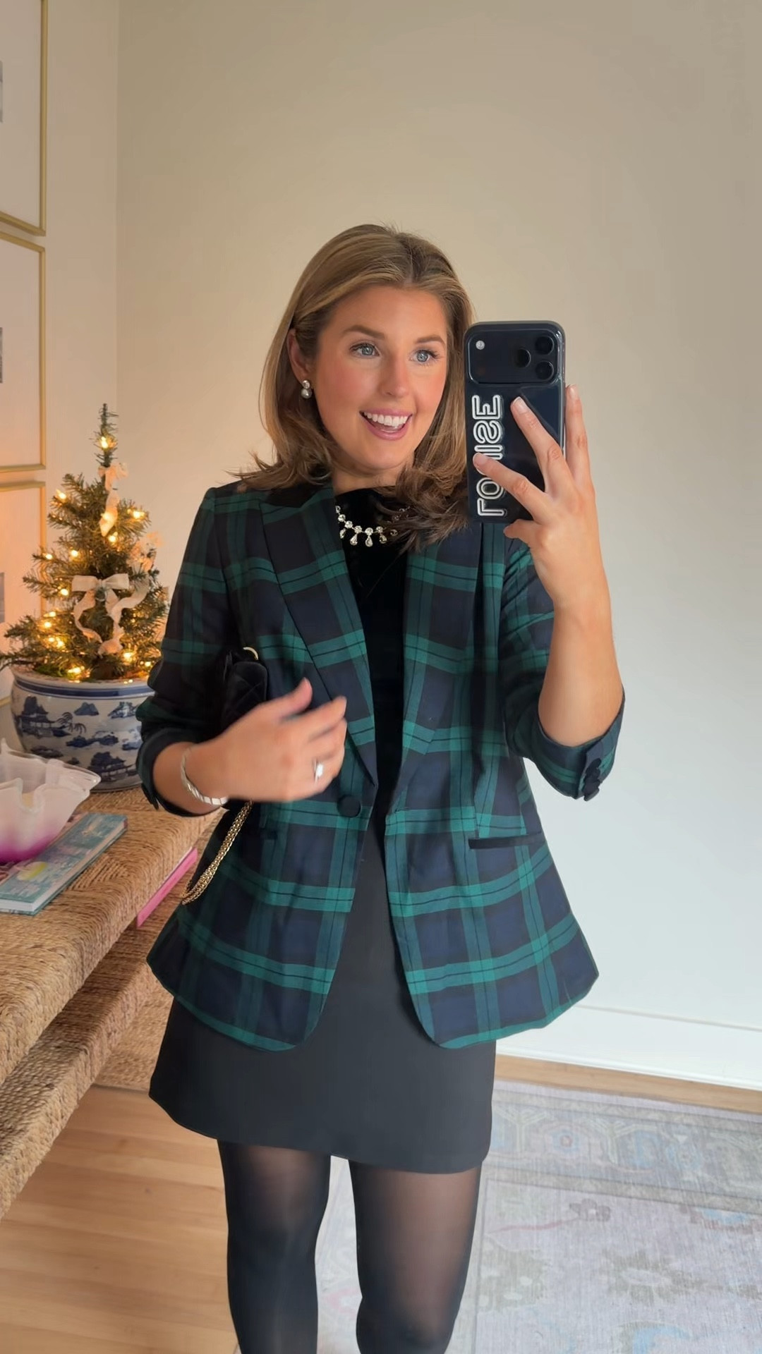 Festive outfit idea for Christmas! Wearing a 2 / S in these items!

New York City // NYC outfits 