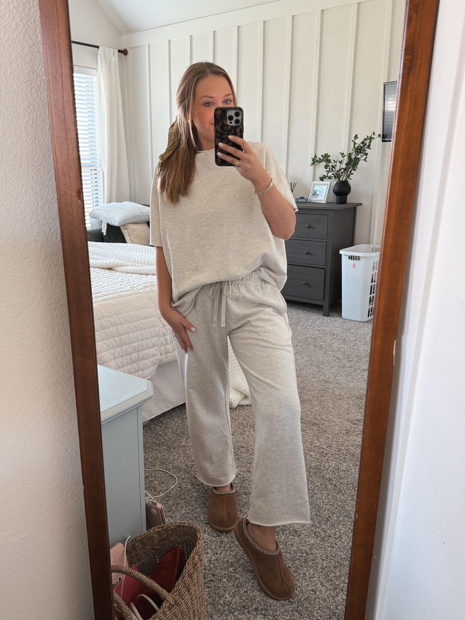 The comfiest fall lounge set 🤎 the perfect school drop off outfit for fall! #falltransitionoutfit #schooldropoff #postpartumoutfits #momlife 

#LTKSeasonal #LTKStyleTip #LTKFindsUnder50
