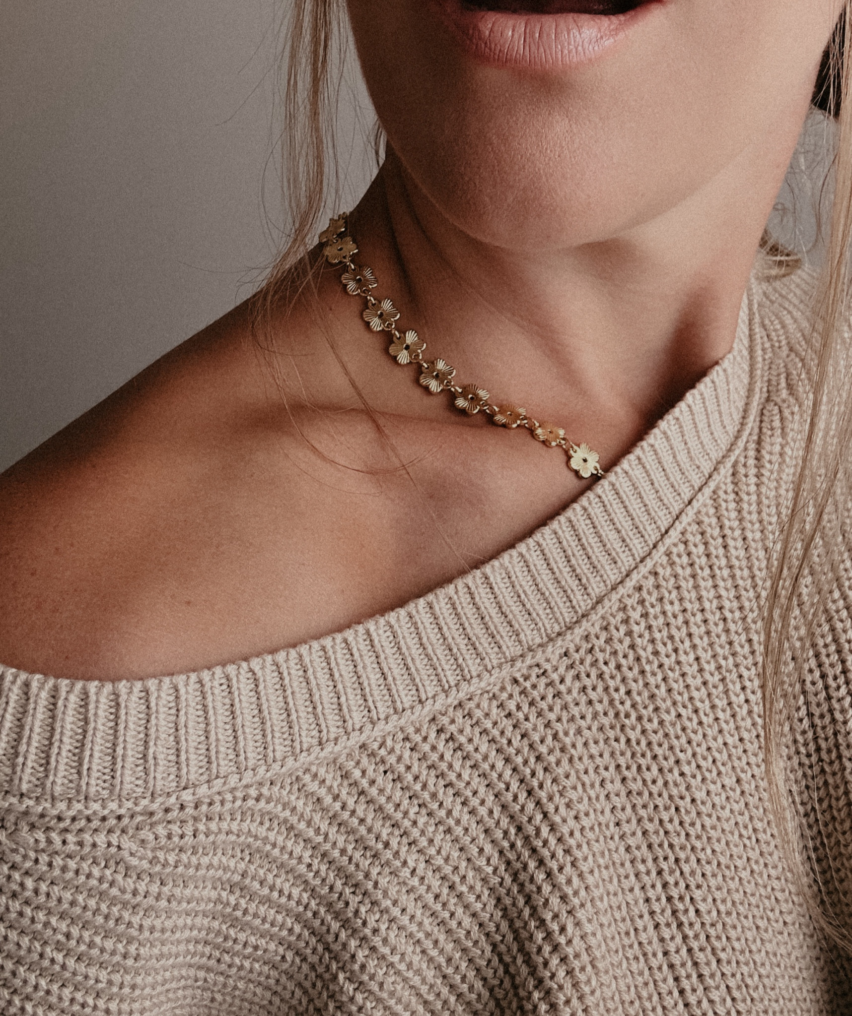 gold daisy necklace & sweater weather 🌼

#LTKSaleAlert #LTKStyleTip #LTKSeasonal