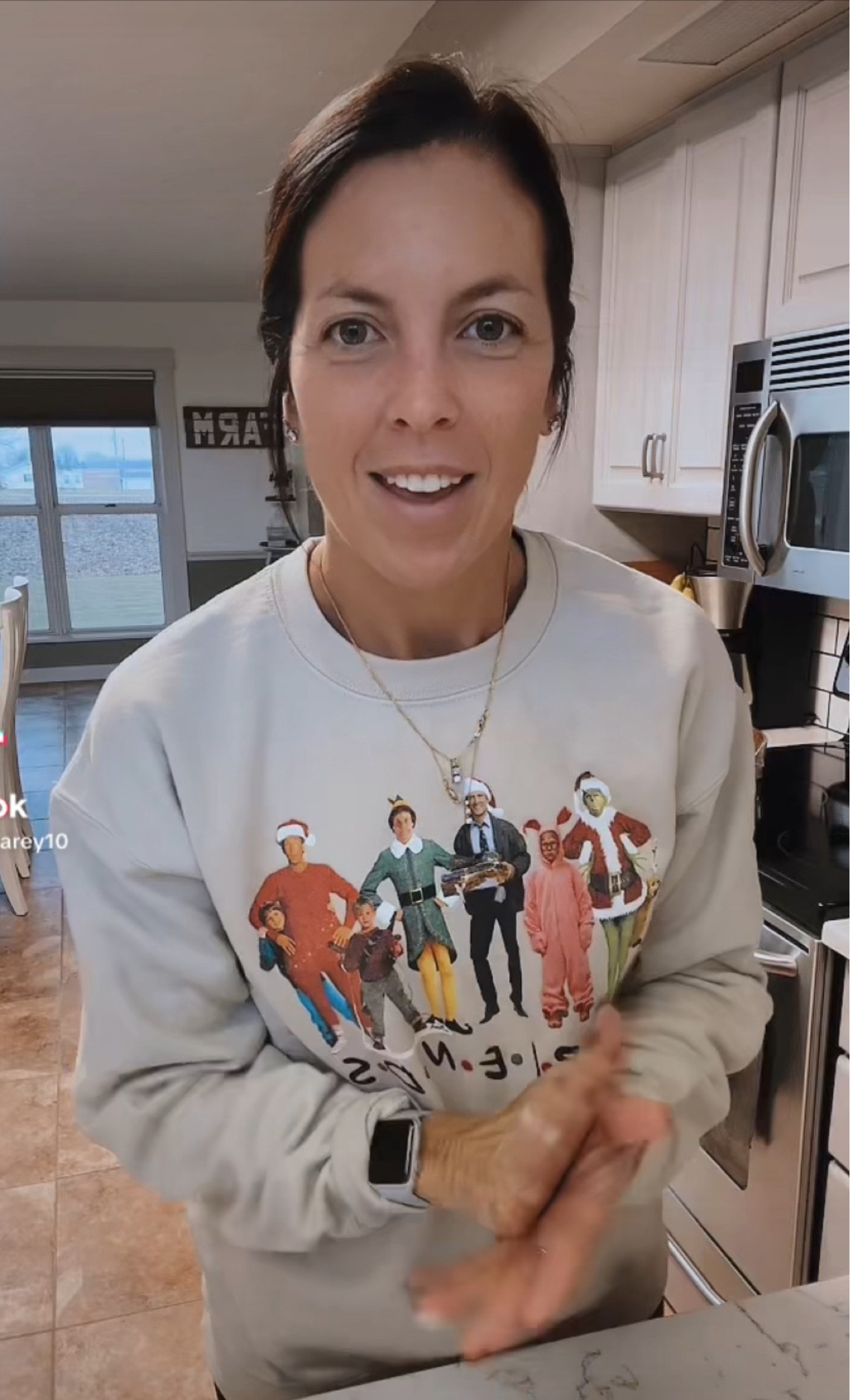 FRIENDS Christmas Sweatshirt…size up one for more room



#LTKHoliday #LTKfindsunder50
