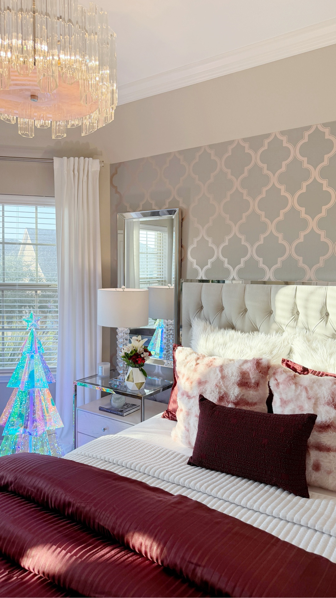 Bedroom holiday decor #homedecor #guestbedroom

#LTKActive #LTKHome #LTKHoliday