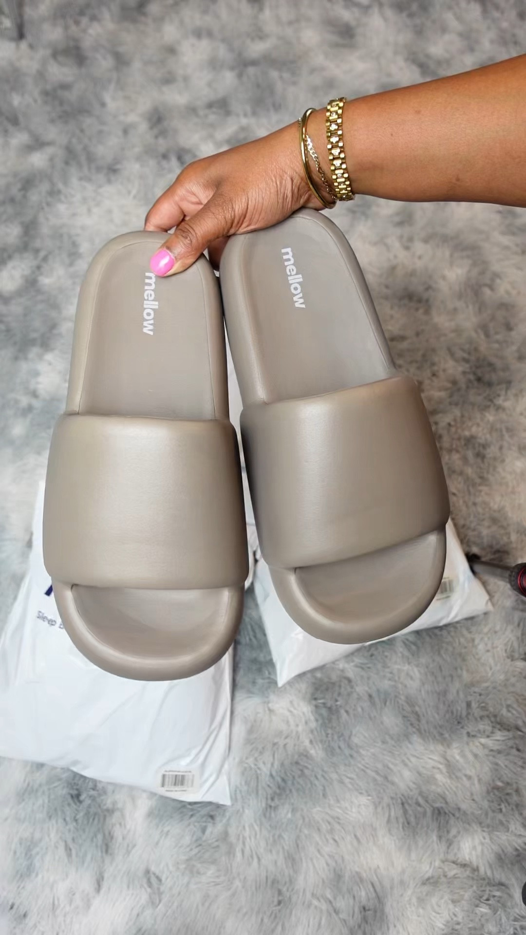 The COMFORT 😩 These Mellow slides are so soft and easy to throw on every day! ❤️

#LTKSaleAlert #LTKootd #LTKdayinmylife