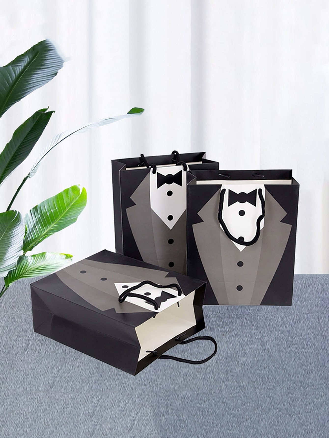 1pc Black Gift Bag With Cartoon Formal Dress Design For Wedding, Party Decorations | SHEIN
