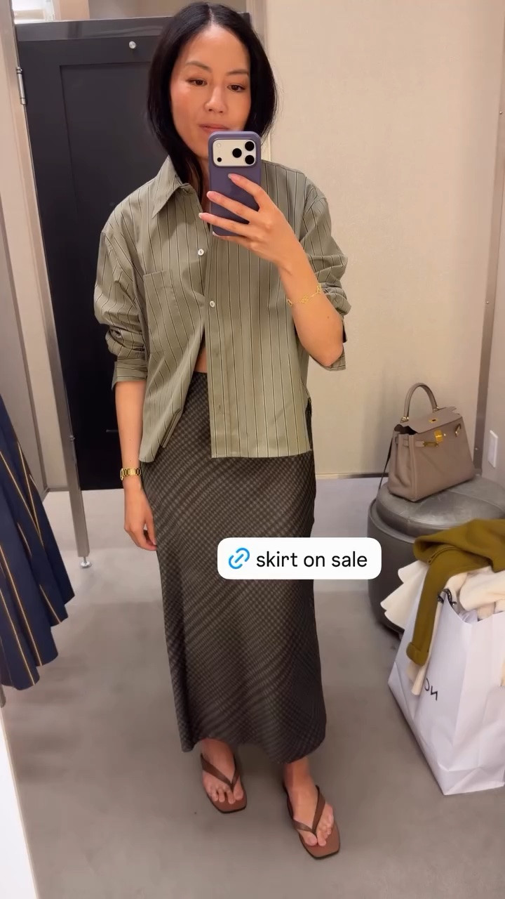 Fitting room diaries: sale edition!

Can you tell I’m loving navy and green?? The dress is the best deal though, it is 64% off!

#resortwear
#classicstyle
#longskirt
#summeroutfit
#salealert

#LTKSaleAlert #LTKootd #LTKgrwm