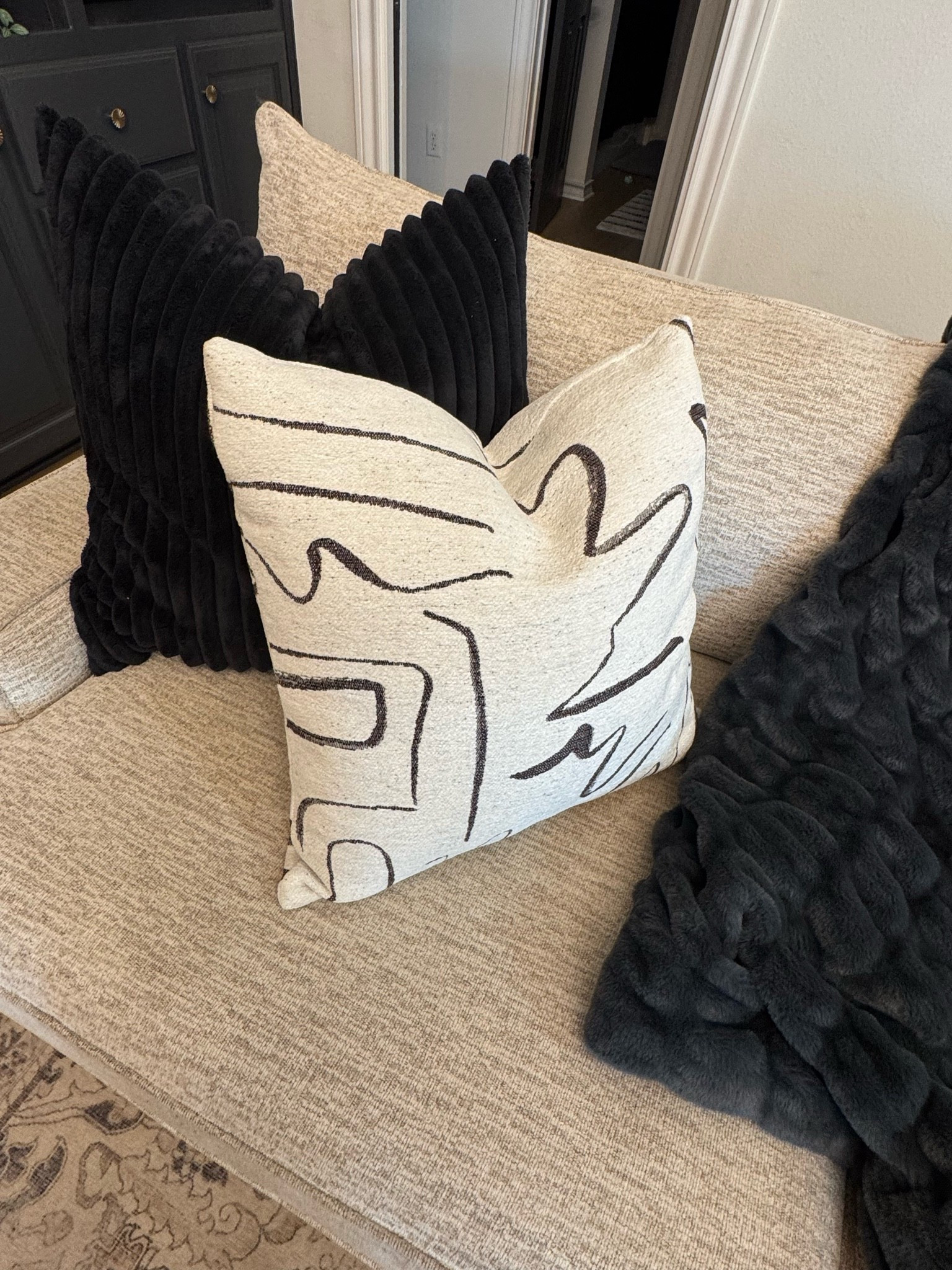 Unboxed the most beautiful couch pillows from @floofliving these pillows were made for both comfort and aesthetics making them the perfect pillows for a cozy home! 🏡

#LTKHome