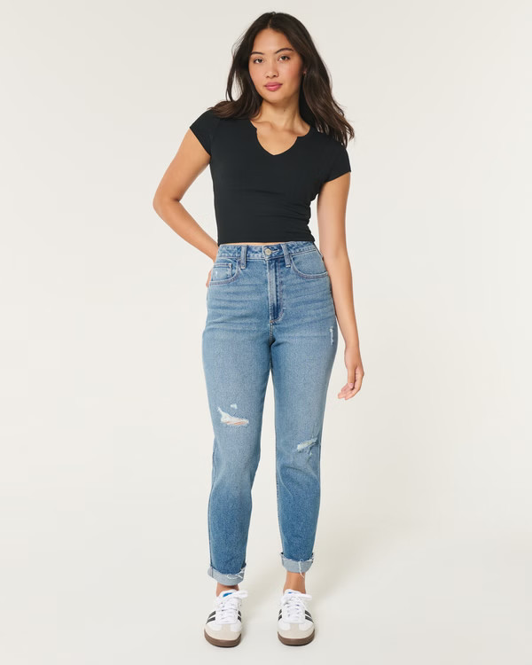 Curvy Ultra High-Rise Ripped Medium Wash Mom Jeans | Hollister (US)