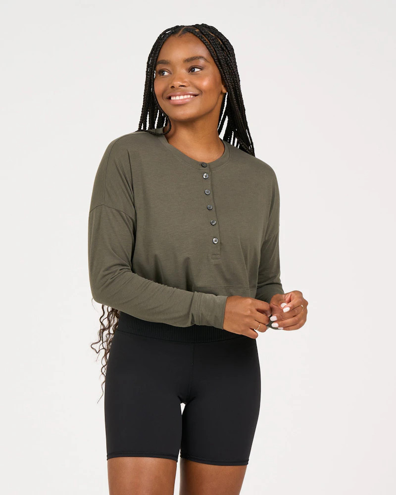 Avalon Henley | Vuori Clothing (US & Canada)