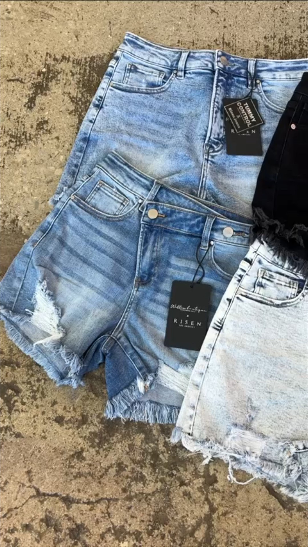 Willow Boutique 🖤 shorts
*use code: TARALEE for 20% off!

#LTKFestival #LTKSaleAlert #LTKootd