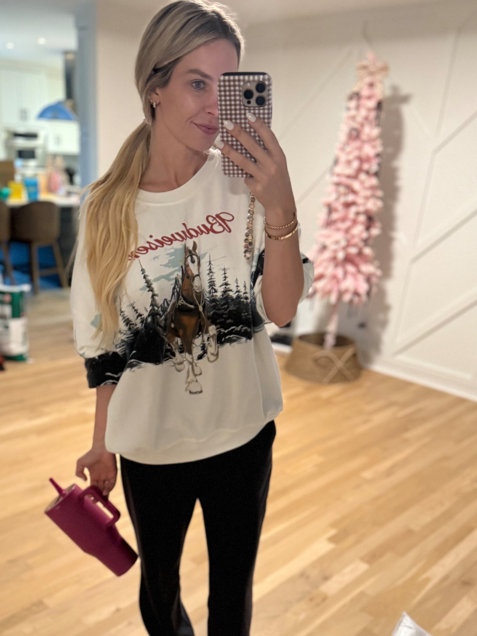 The most iconic sweatshirt from Target 😍 Budweiser horse 🤎👏🏻🐴

I got an XL for oversized look 

#LTKGiftGuide #LTKootd #LTKCyberWeek