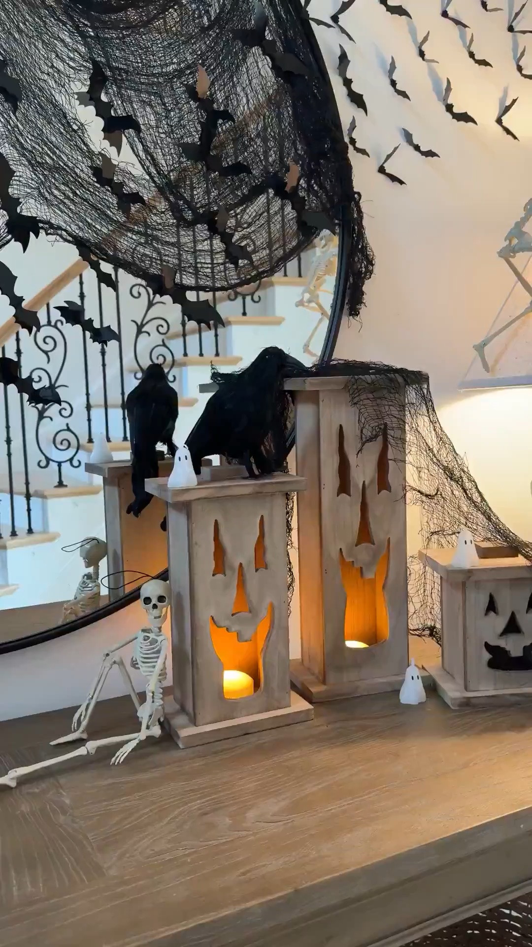 Halloween Decor

Halloween decor  Halloween bats  Halloween inspo  halloween bats  spooky decor  seasonal decor  
#LTKFallSale