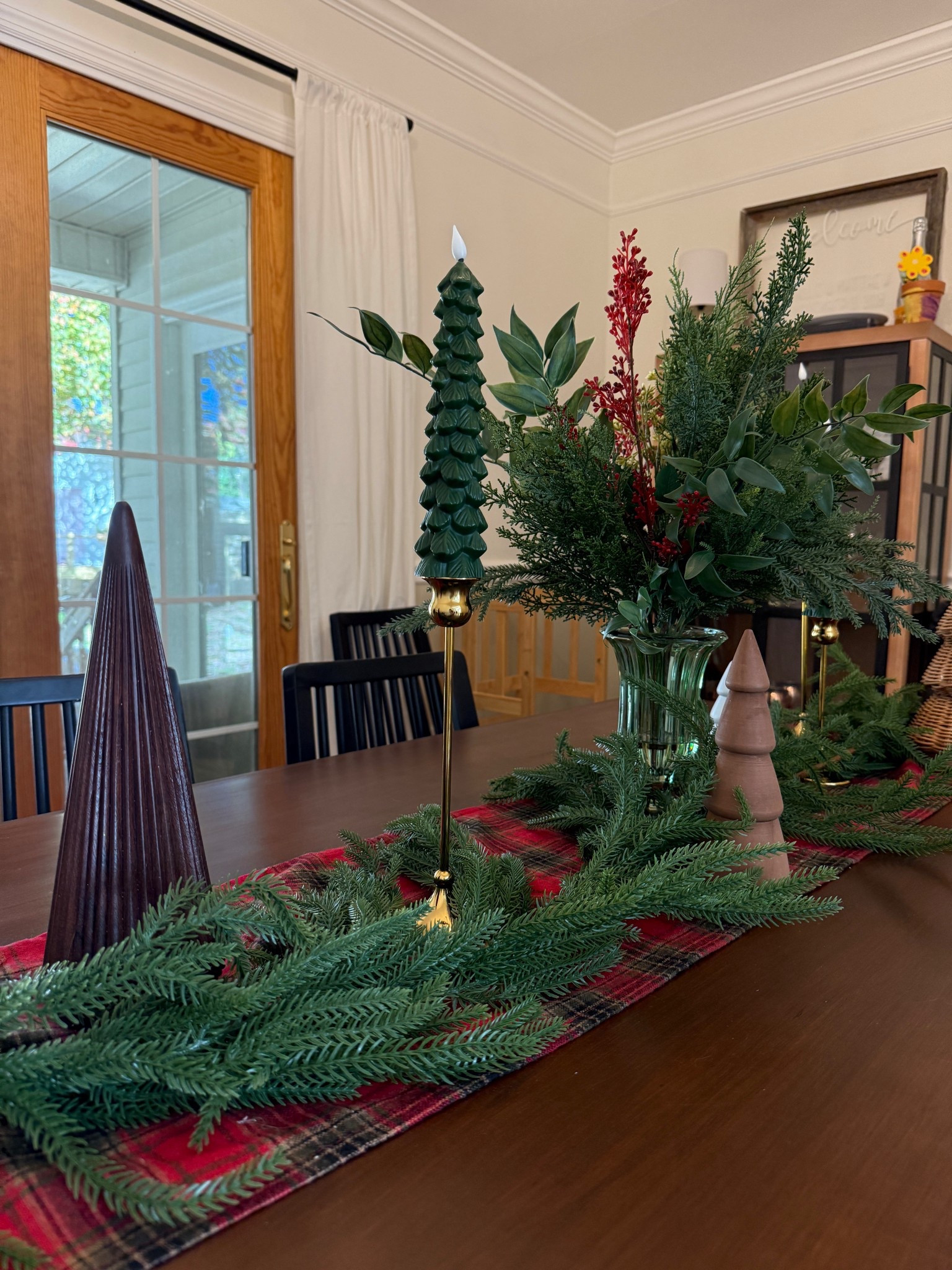 Christmas table scape // dining room // Christmas decor 

#LTKHoliday #LTKHome #LTKSeasonal