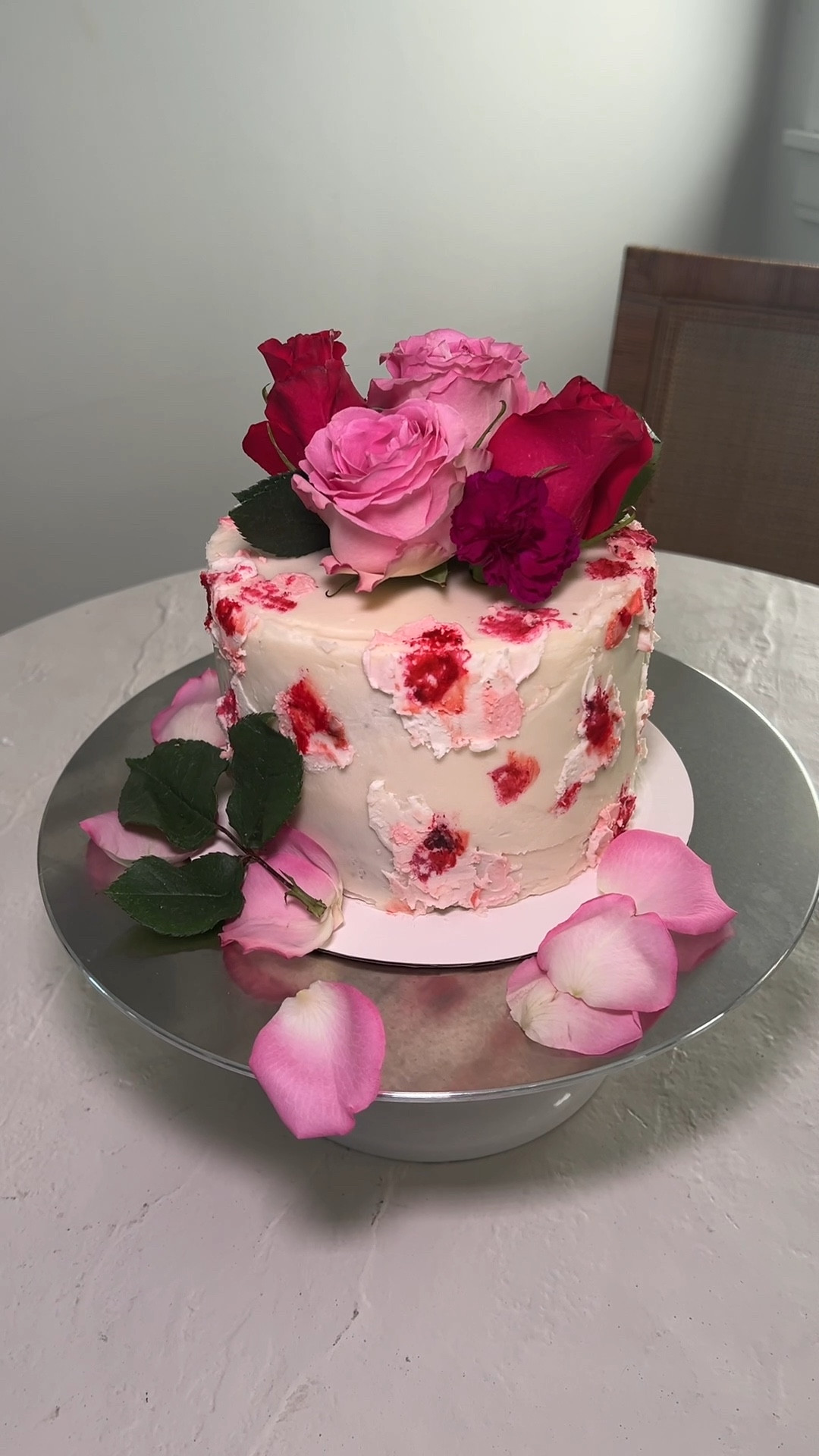 Decorating cakes!

#LTKFindsUnder100 #LTKHome #LTKVideo