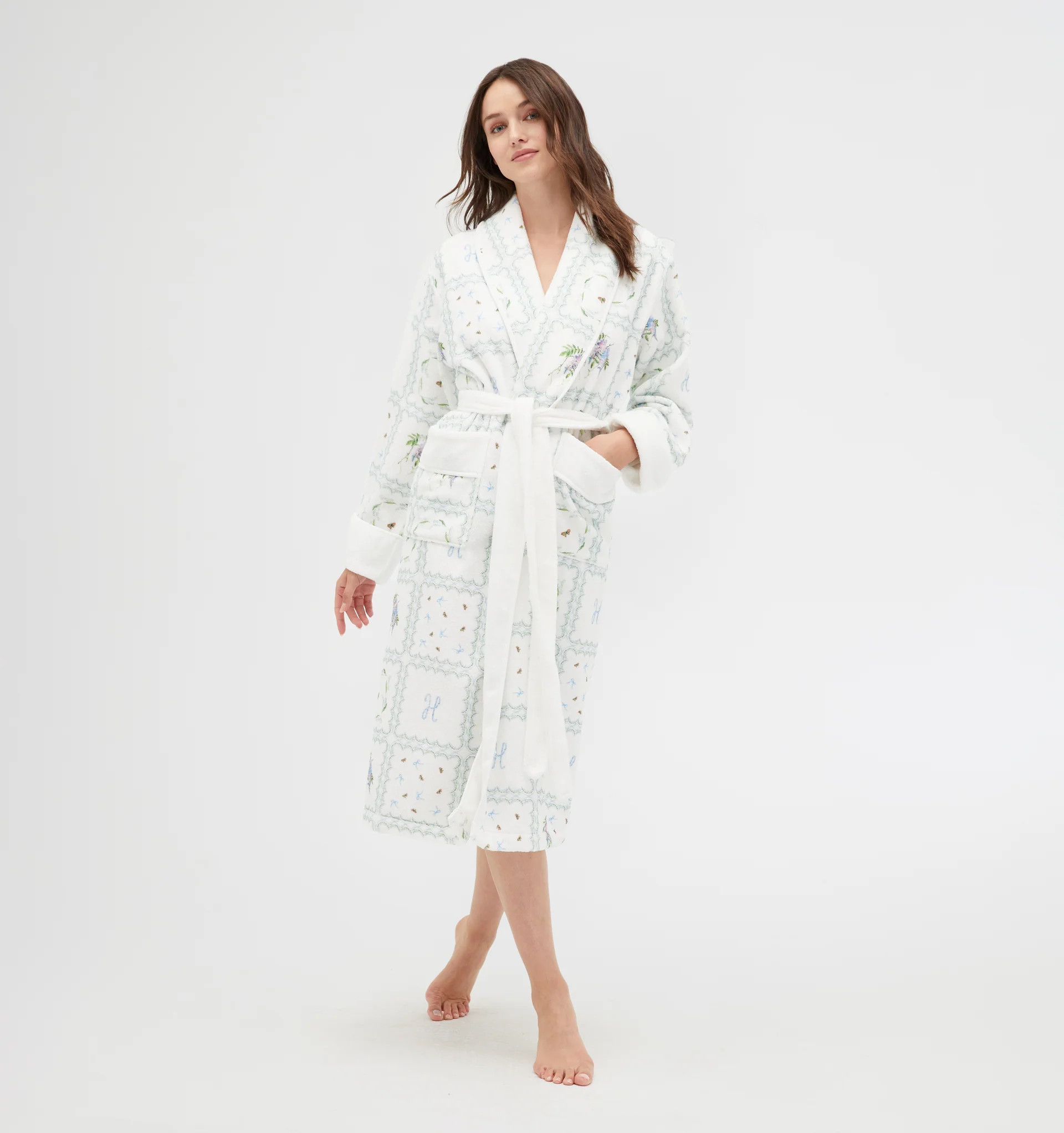 The Hotel Robe - White Floral Patchwork | Hill House Home