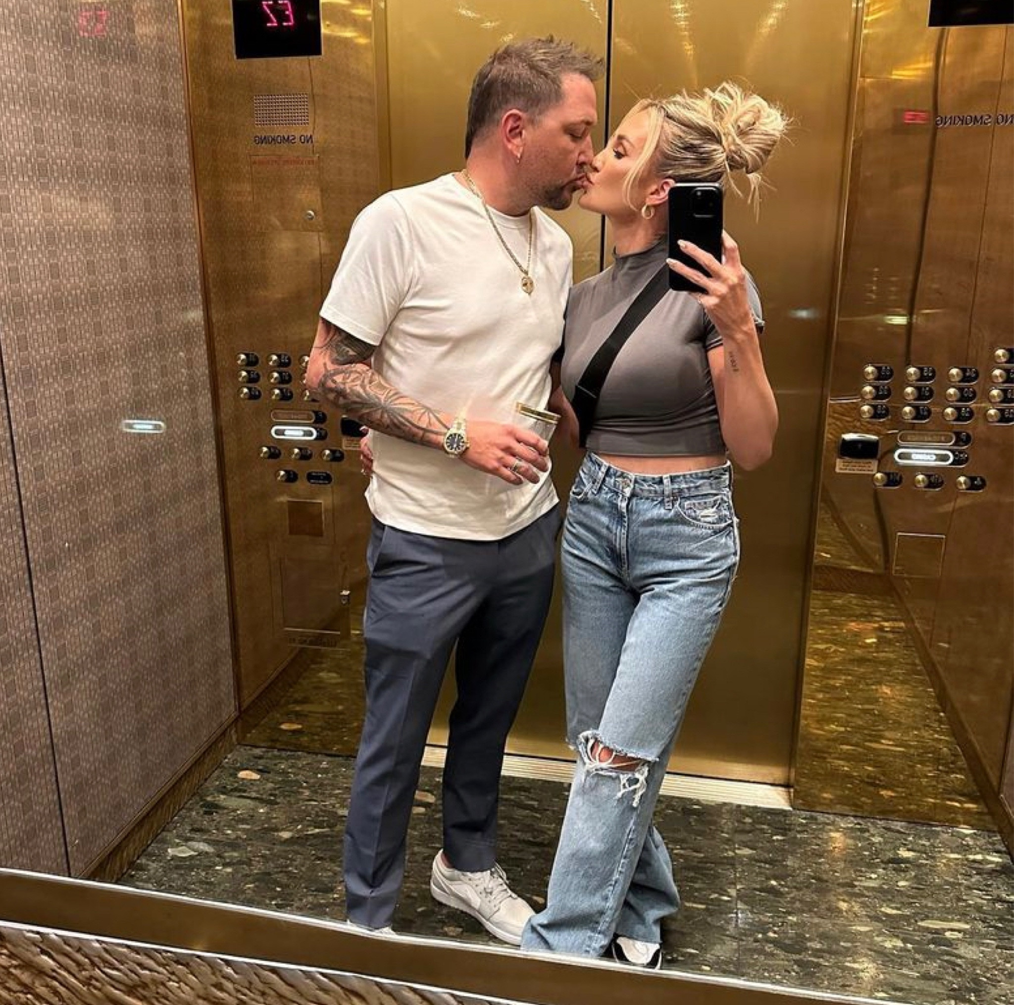 Elevator lovin 😘 

jeans l denim l casual outfit l jeans outfit 