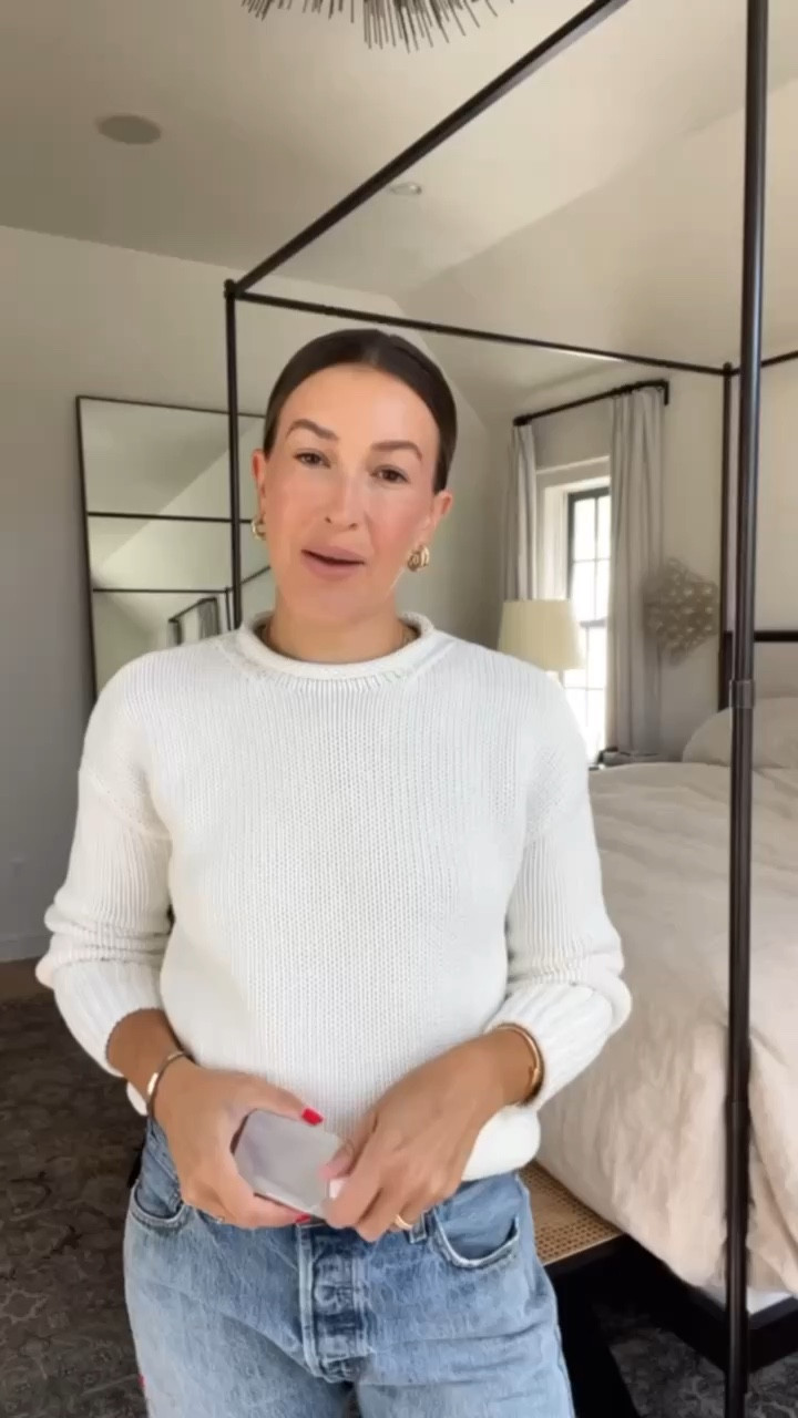 If you’re looking for a fragrance that makes you feel confident (one that you’ll constantly get complimented on 🤌🏽), Dear Sky from @ellisbrooklyn is the one. It’s fruity, floral, and smells incredible…think honeydew, white peony, and cedar wood! And as huge fragrance fans, we’re sharing our tips & tricks on how to make your scent last even longer. Shop the link for DEAR SKY @sephora in our bio #ad