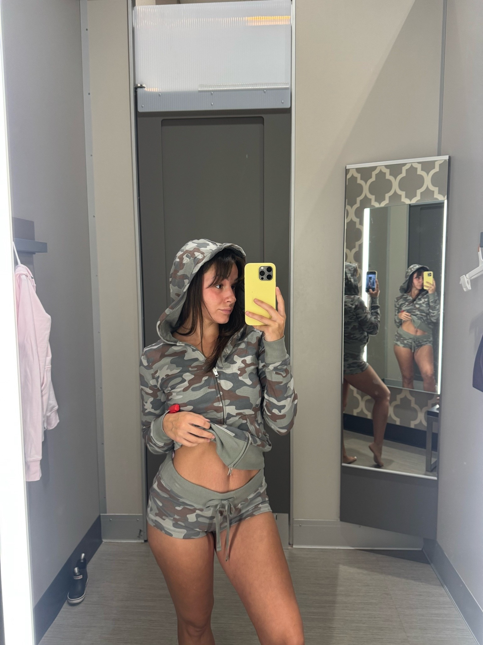 Such a fire set. Camo, blue, violet, and babe pink are all the colors it’s comes in!! Size small in both the tops and bottoms!

#LTKootd