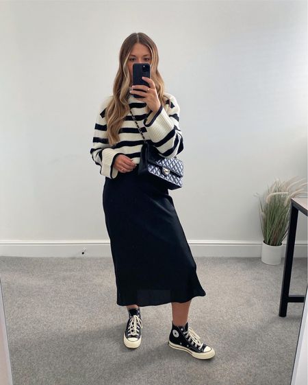 Ways to wear converse in autumn 🖤

Pair them with a satin slip skirt and stripe knit jumper for a chic outfit. 



#LTKSeasonal #LTKstyletip #LTKeurope
