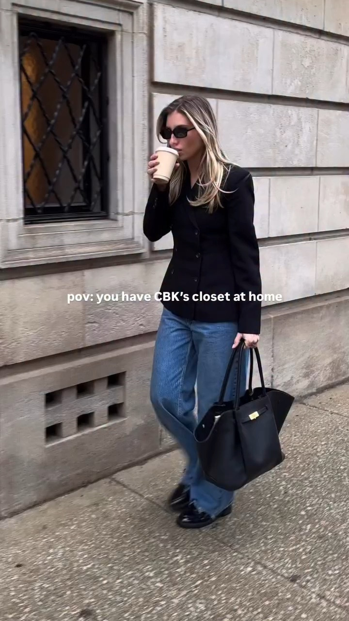 Carolyn Bessette Kennedy’s 90s outfits have never gone out of style btw

#cbkstyle #carolynbessettekennedy #90sfashion #lovestoryfx #minimaloutfits