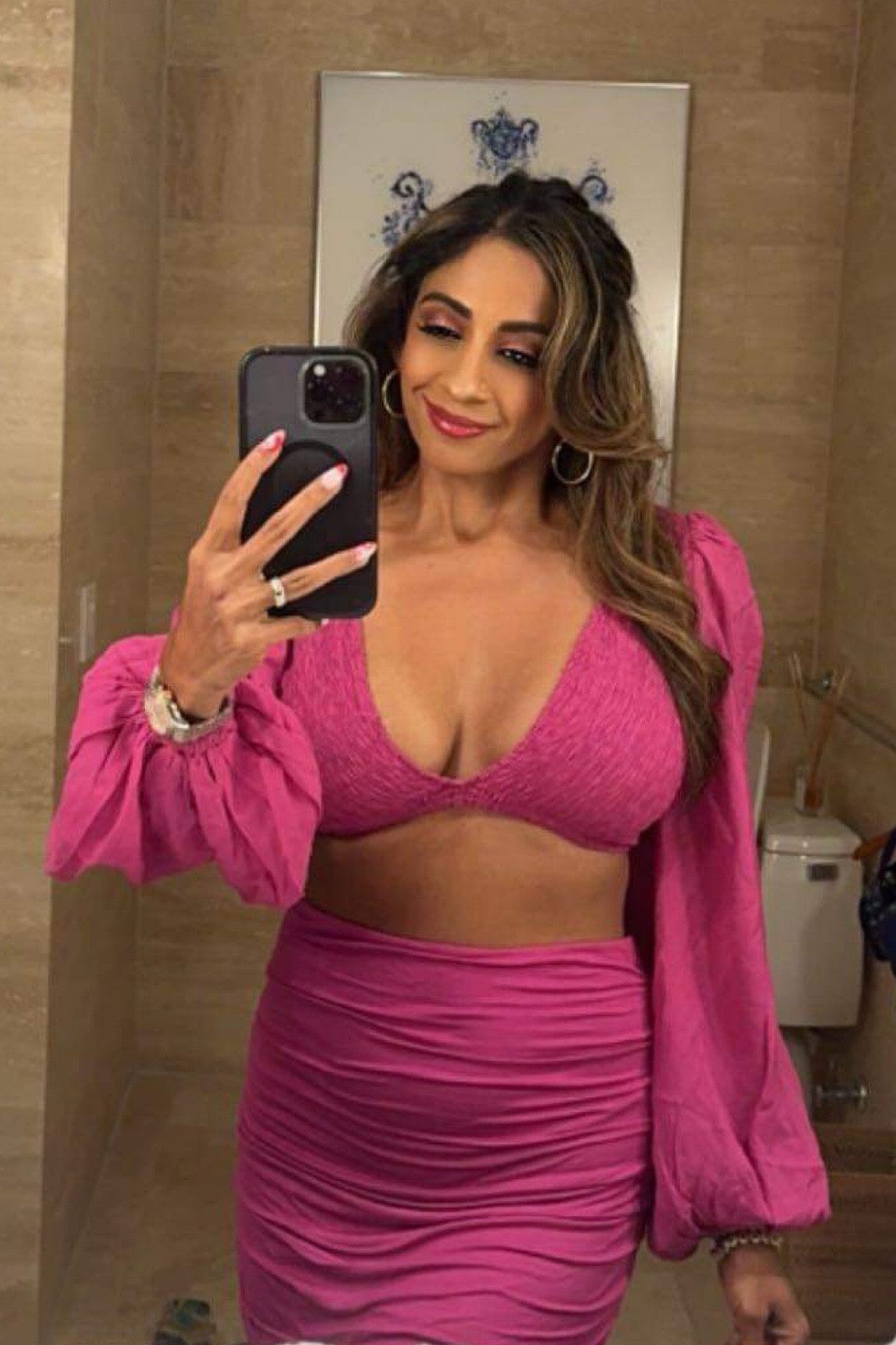 X revolve set 

#LTKover40 #LTKGiftGuide #LTKSale