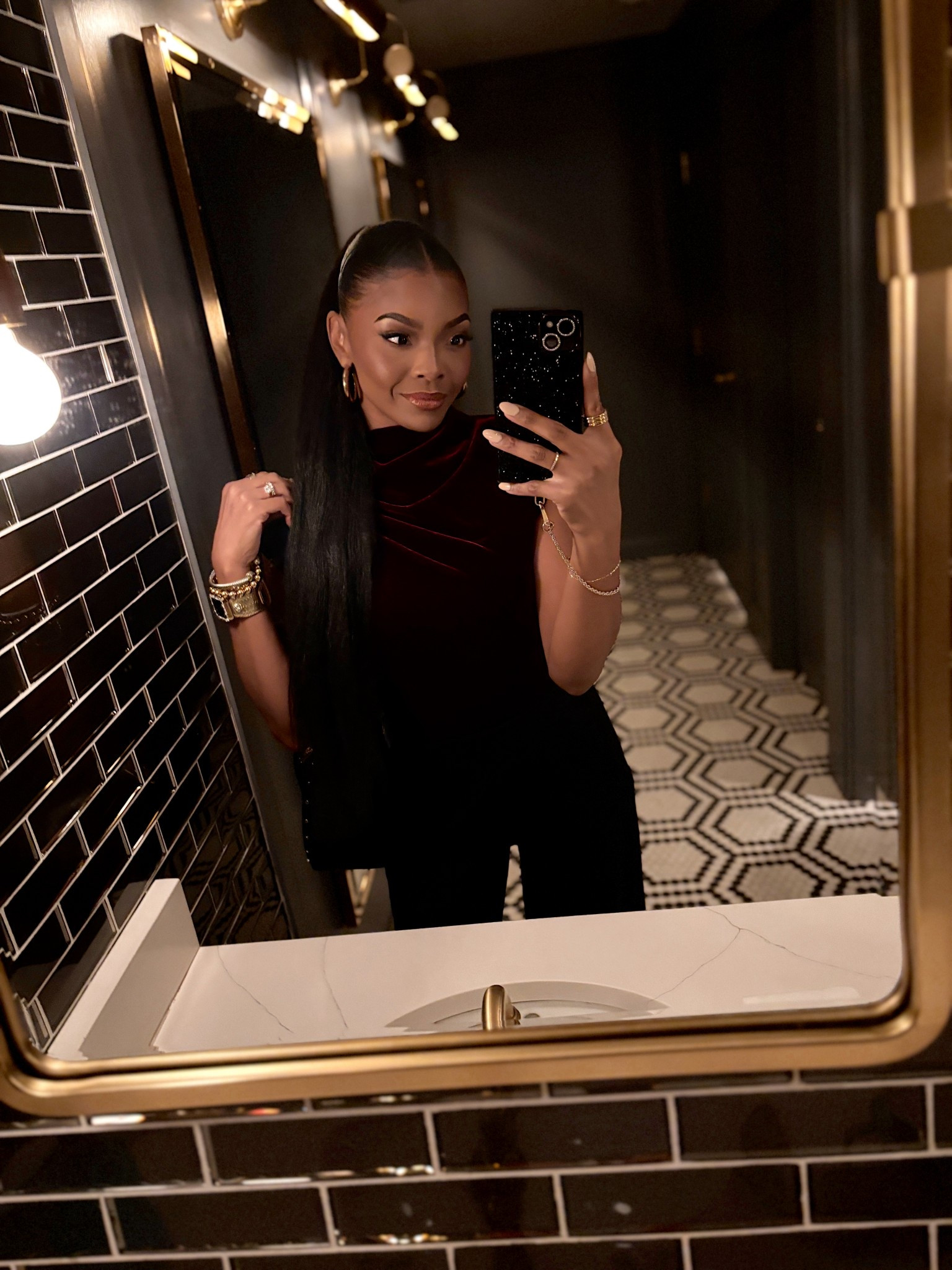 Velvet top outfit for a winter night out. Classic glam, gold jewelry, and sleek hair for an elevated holiday look.
Code JASMINEM30

#LTKootd #LTKHoliday #LTKGiftGuide