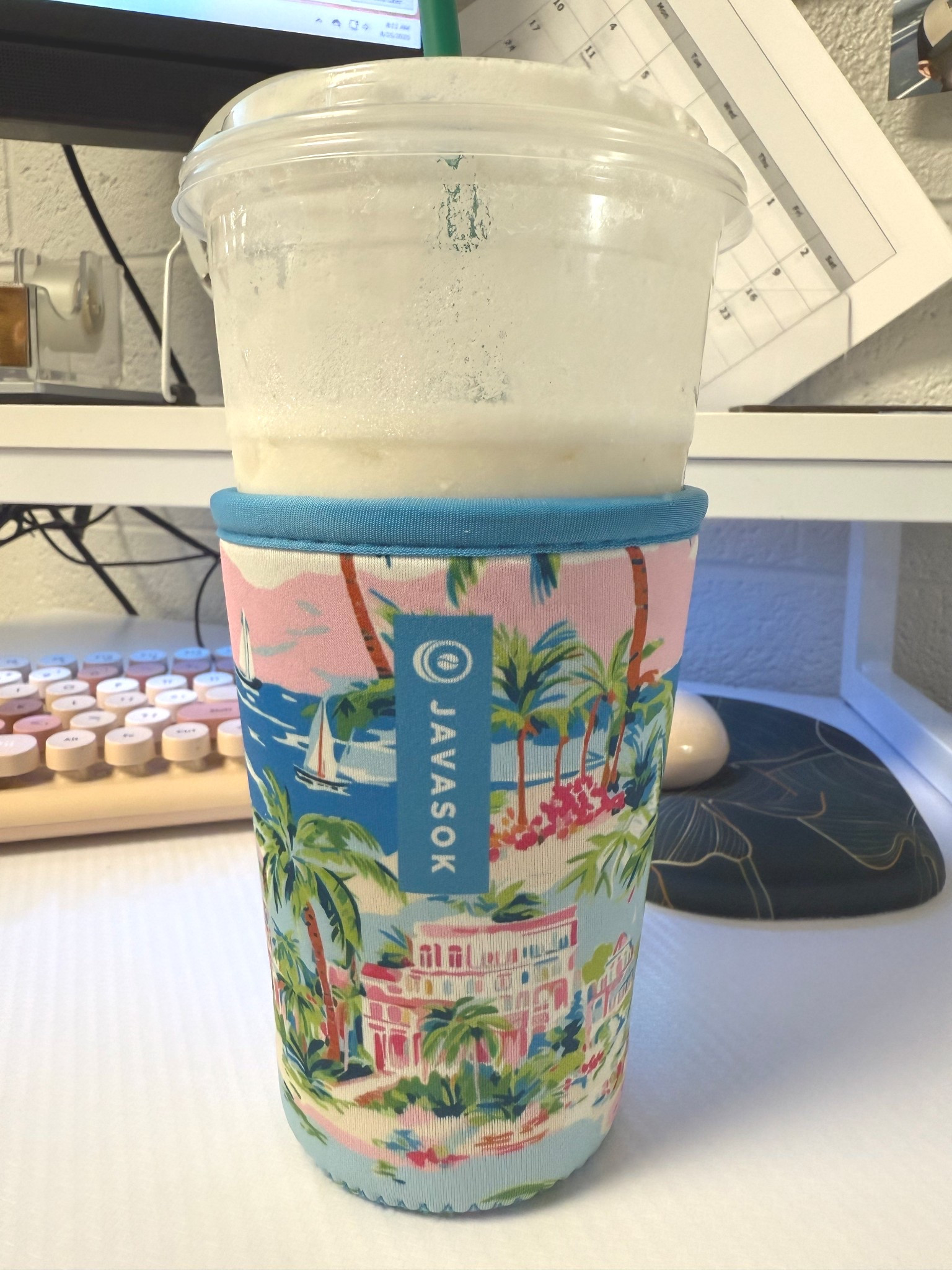 This cup sleeve is the best!! And there are 246 different pattern options!!! 😍💚🩷 

#amazon #icedcoffee #drink #sleeve 

#LTKTravel #LTKWorkwear