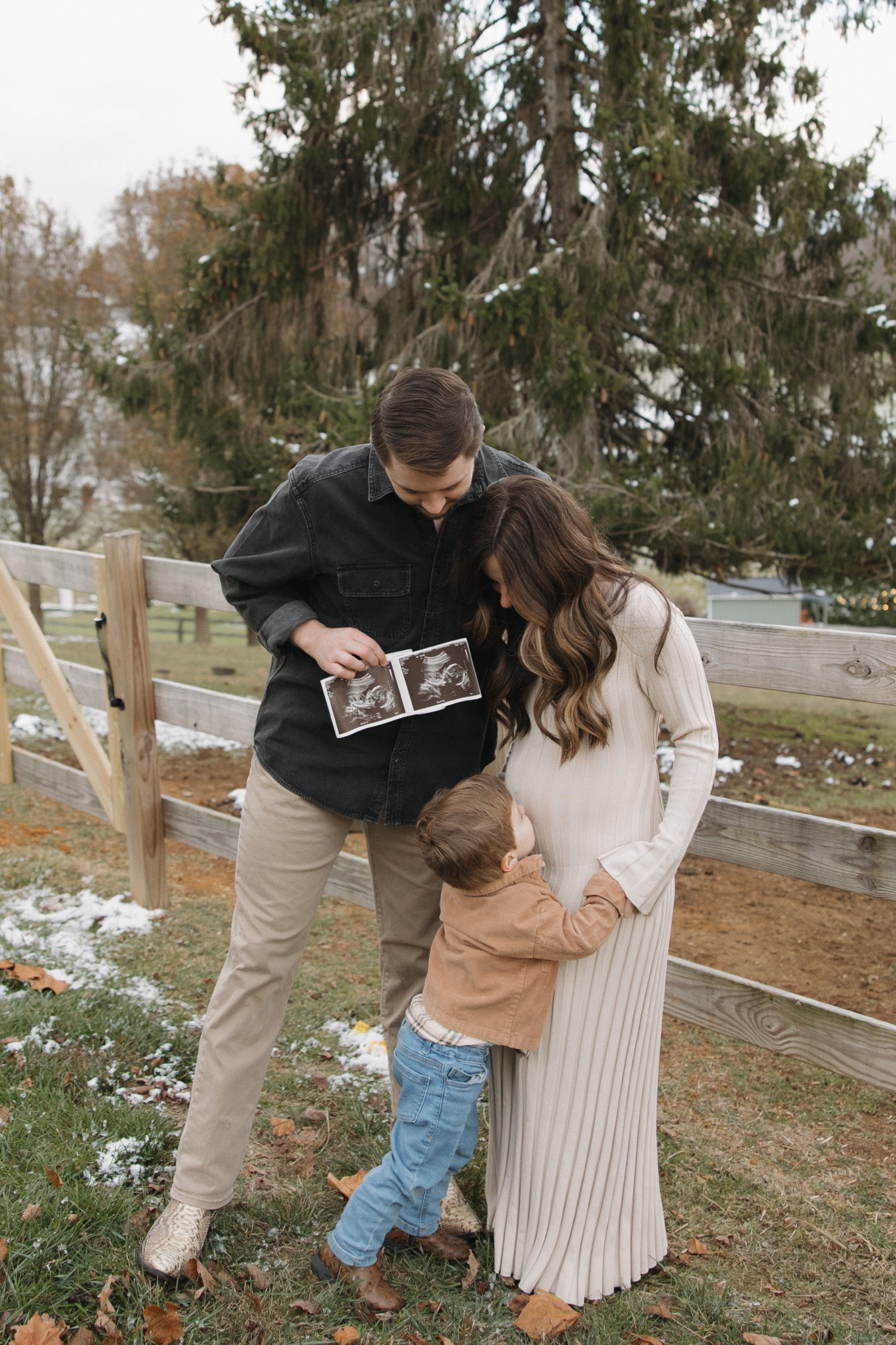 Bump friendly maternity family photos outfitts

#LTKFamily #LTKBump #LTKBaby