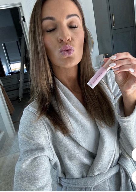 literally never leave the house without this lip gloss in my purse! 😘 gives you such a pretty shine and isn’t sticky at all! 🫶🏻


#lipgloss #beautytip #beautyroutine 

#LTKBeauty #LTKFindsUnder50