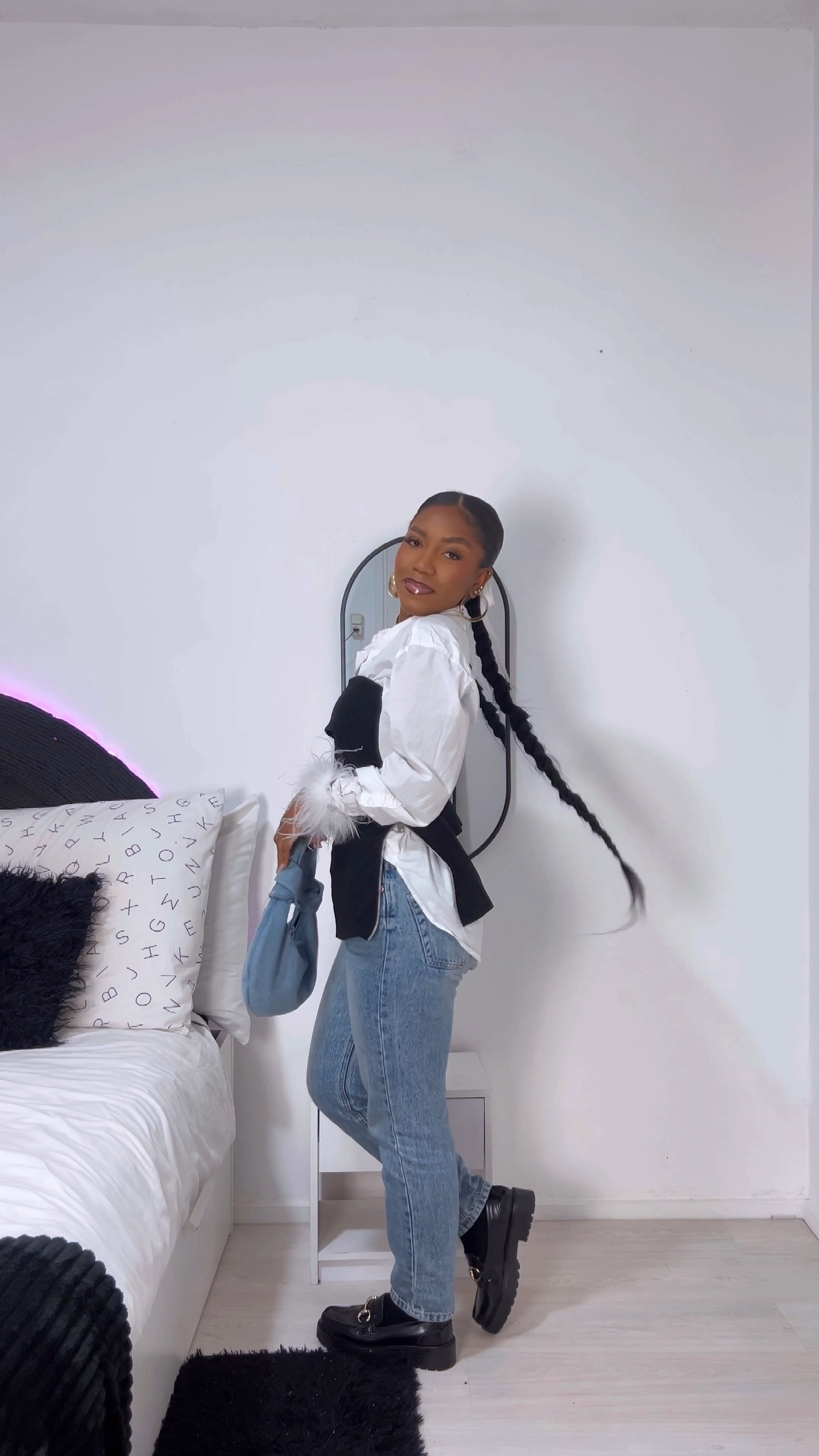 outfit checkkkk👖☁️

casual outfit. event outfit. black and white outfit. white blouse. oversized blouse. h&m blouse. office blouse. black top. black zipper top. bandeau top. mom jeans. stradivarius jeans. light blue jeans. straight leg jeans. denim bag. shein bag. black loafers. chunky loafers. h&m loafers. office wear. spring outfit. black interior. black home decor

#LTKVideo #LTKstyletip #LTKeurope