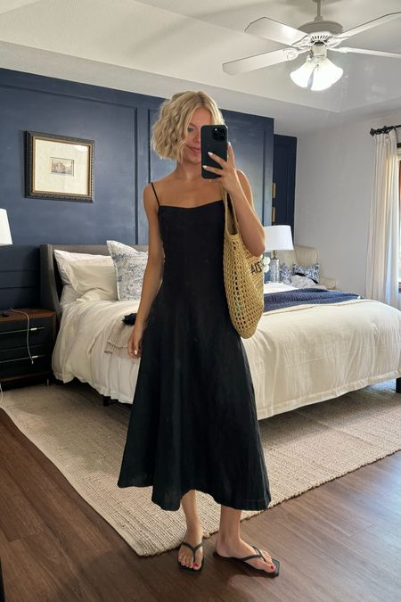 Simple summer outfit I love from Aritzia- wearing an XS in the dress! 