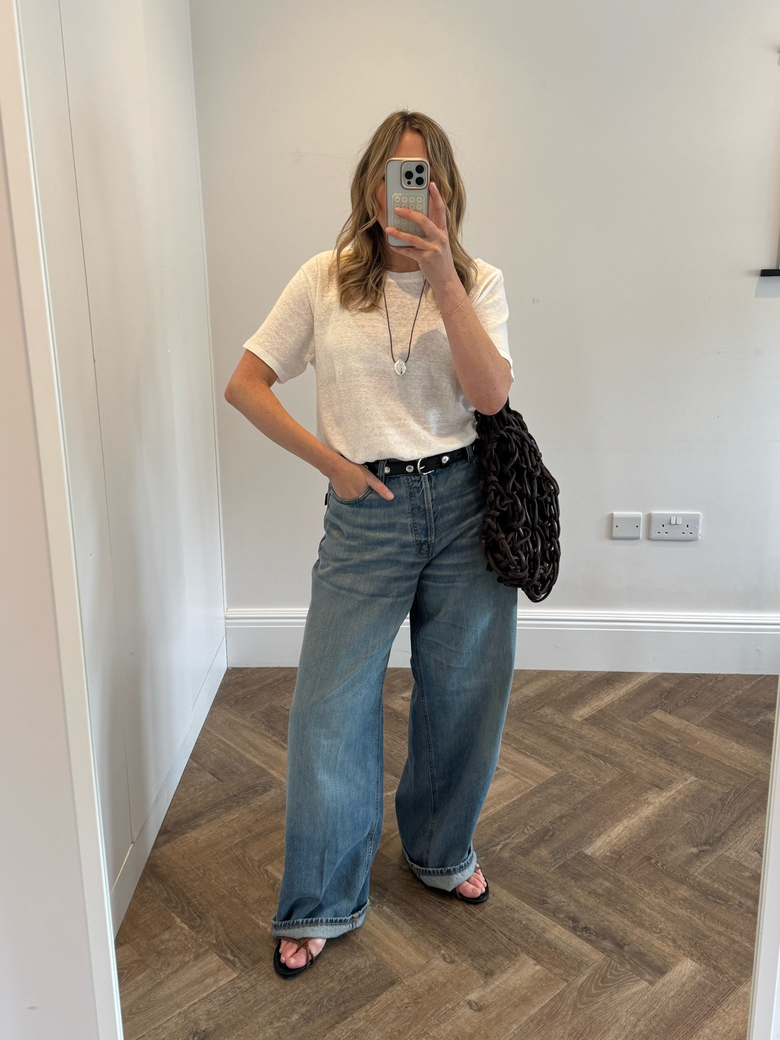 Baggy jeans and linen tees 

#LTKspring #LTKuk #LTKeurope