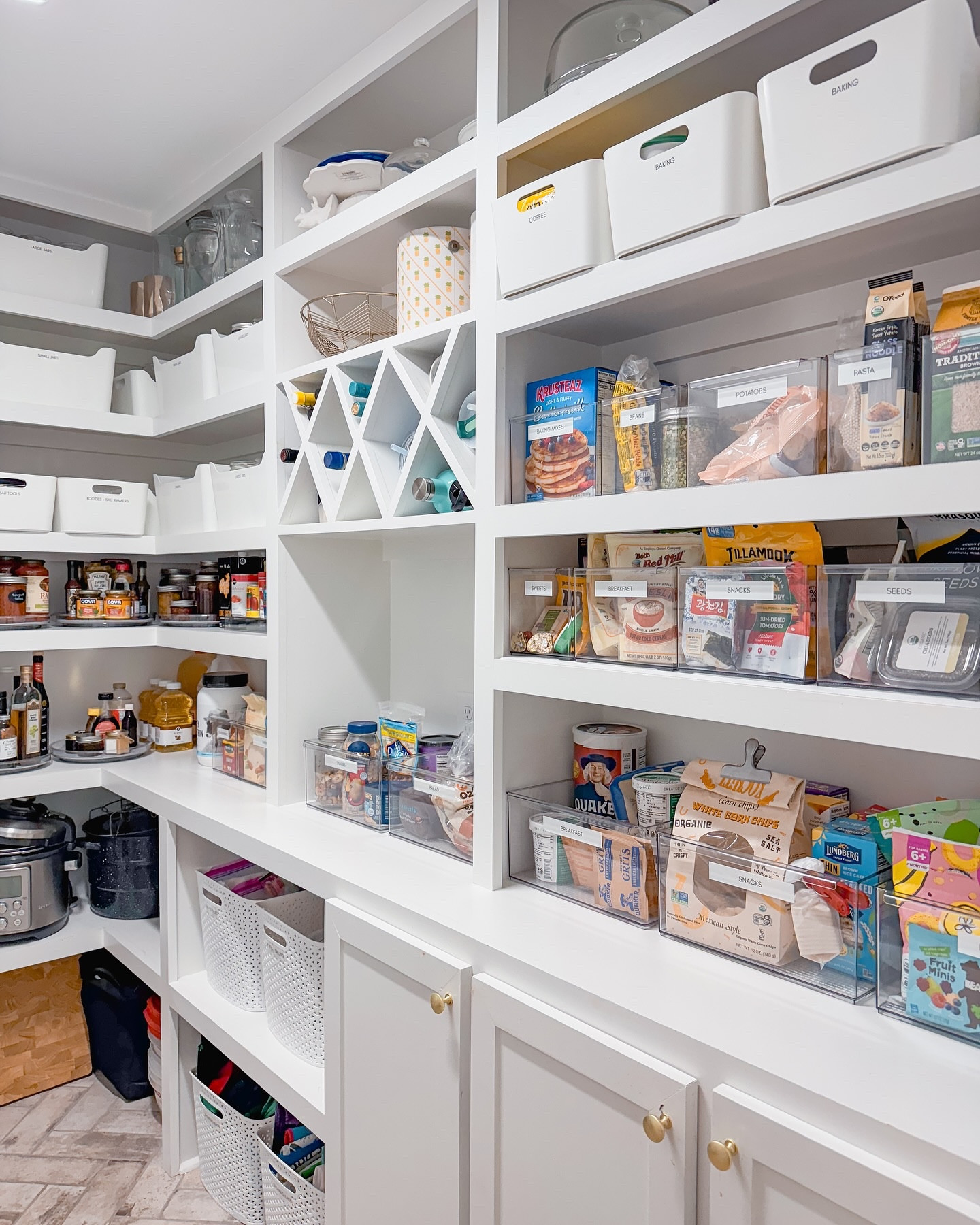 Summer snack attacks and lunch packing just got easier! ☀️🍎

Transform your pantry into a grab-and-go zone with designated snack areas, lunch-making essentials grouped together, and everything clearly visible (no more buying duplicate goldfish!).

Ready for a summer where “what’s for lunch?” doesn’t send you into panic mode? Click the link in bio to get started! 

#sortandsimplifyorganizing #pantryorganization #nashvilleorganizer #momlife #professionalorganizer​​​​​​​​​​​​​​​​ #nashvillemoms #organizedpantry #nashvillesmallbusiness