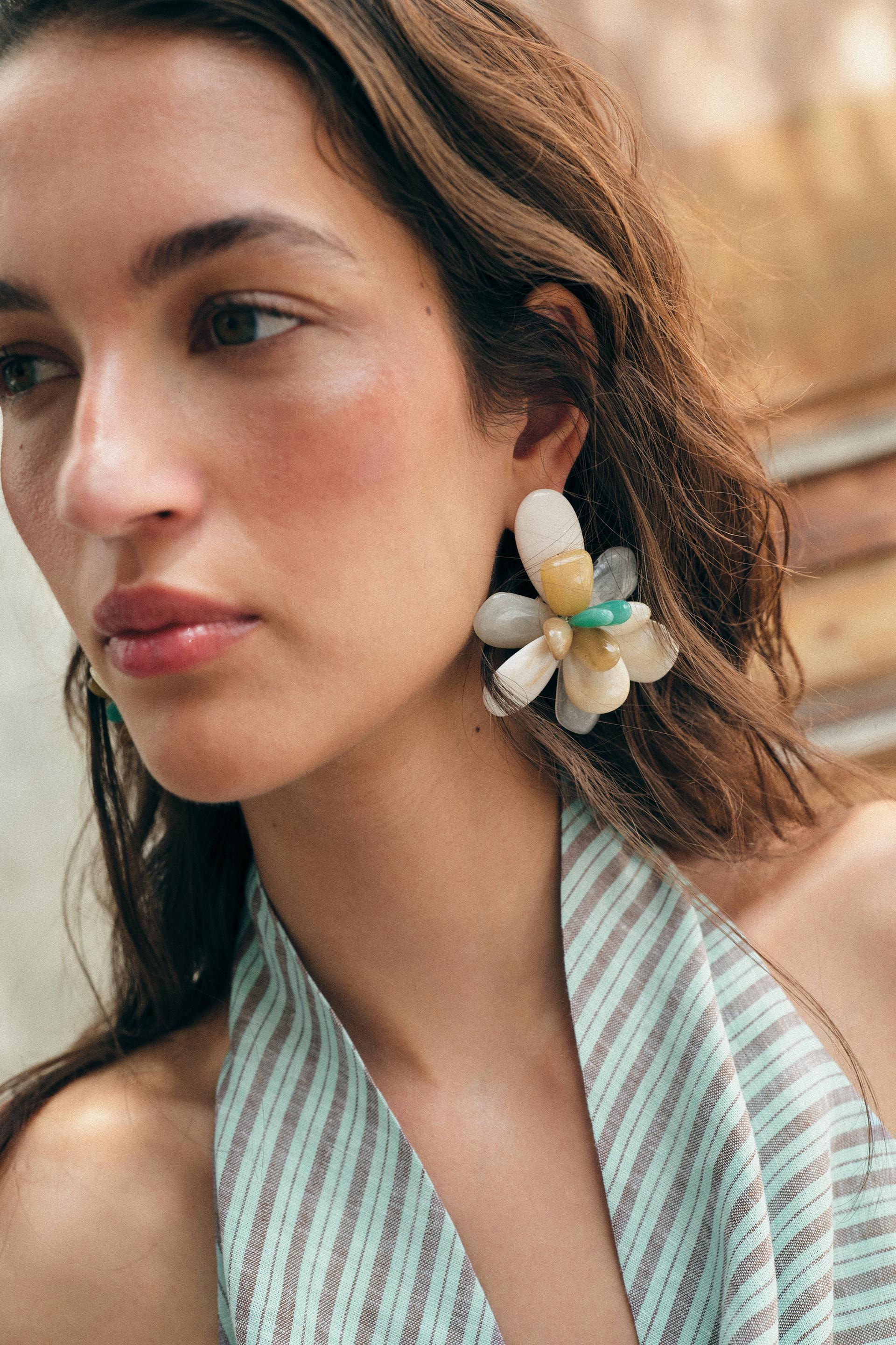 Zara - Resin Flower Earrings - Ecru - M - Woman | Zara US