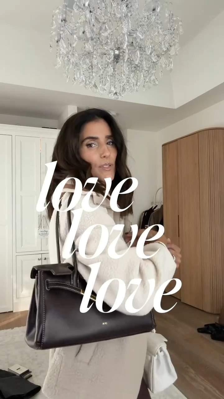 For anyone who is also handbag obsessed…. Girls this new arrival is soooo good! I love how soft it is, the style, functionality and size. I’m  just shy of 5-7” wearing the size small sweatshirt. #amazon #handbag #giftidea #stylinbyaylin #aylin #varley #bag

#LTKootd #LTKGiftGuide #LTKHoliday