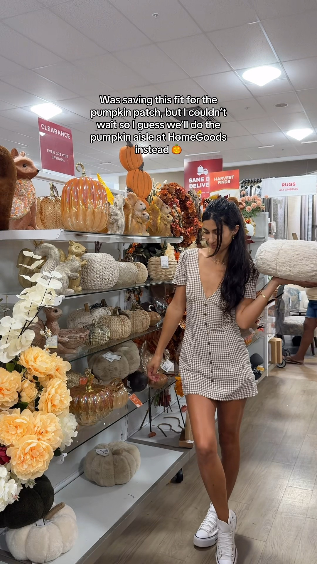 Fall brown gingham dress, wearing size 2 but a 4 would have been a tiny bit more comfortable 😋