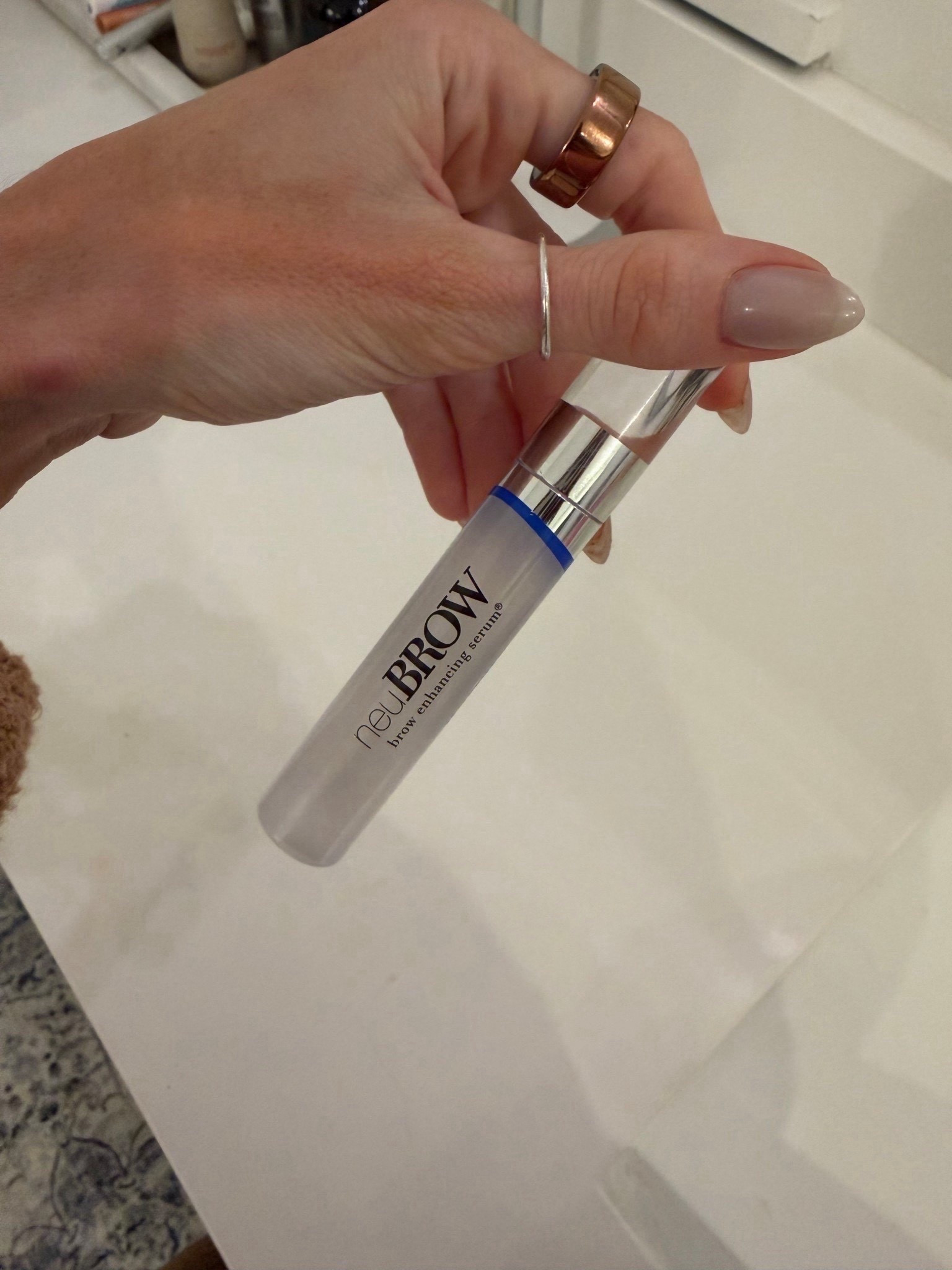 Been SO impressed with this brow product! Helps so much with combatting sparseness / getting your brows so full! 👏🏼