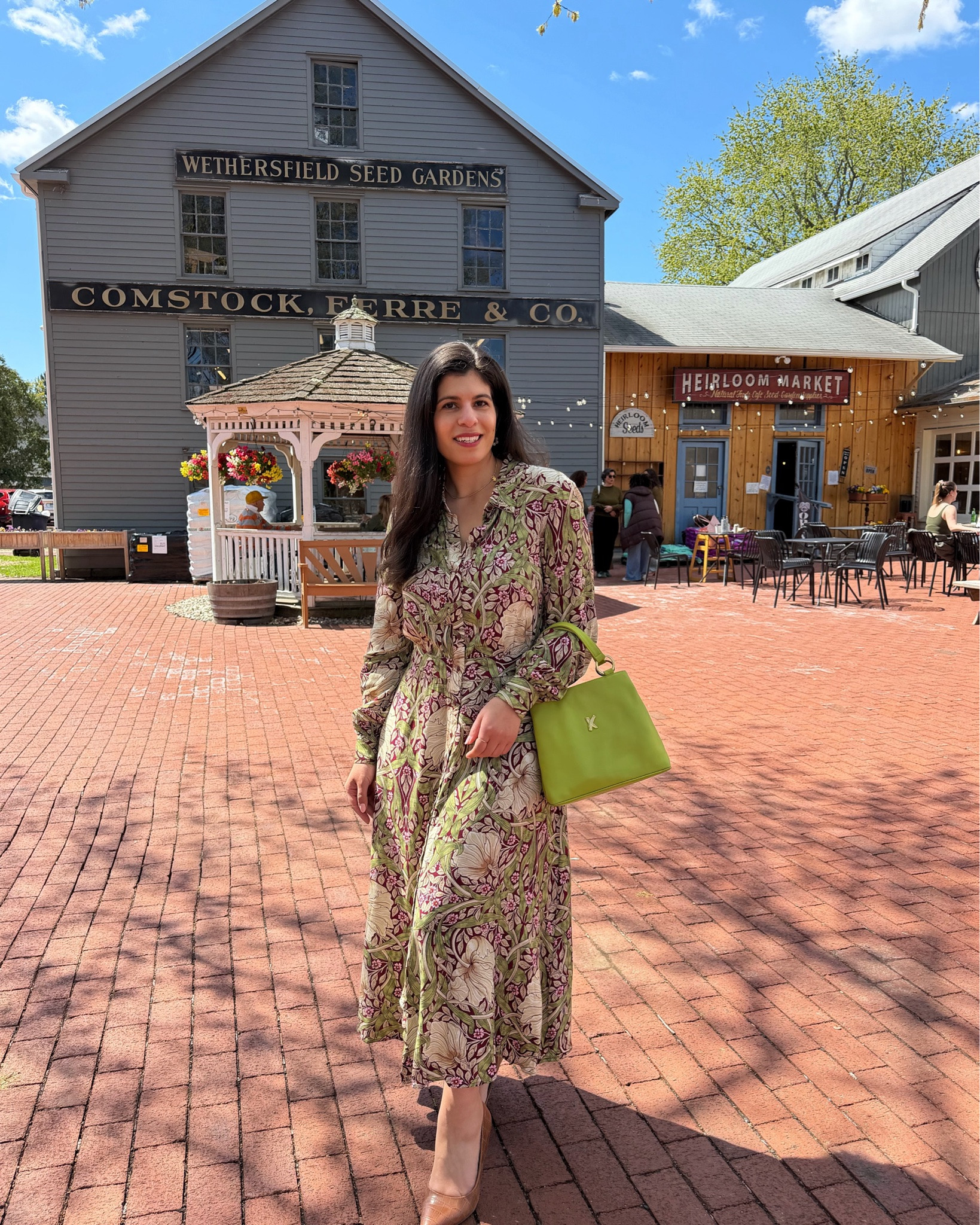All things spring at Heirloom Market. 

@hm Morris Print Dress
@thredup Paloma Picasso bag
@naturalizer Heels