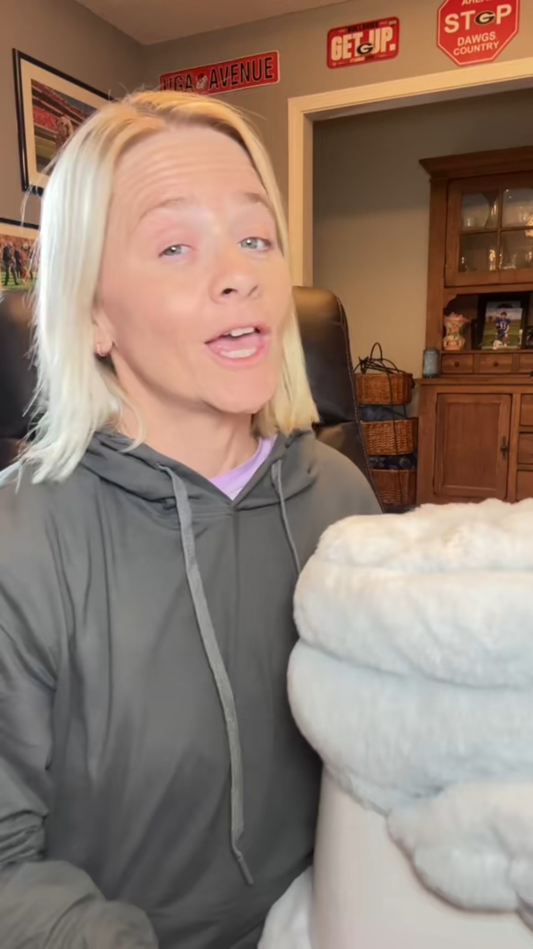 Wrap yourself in pure comfort with the Comfrt Dreamer Blanket—ultra-soft, cozy, and perfect for every season.

#LTKSaleAlert #LTKOver40