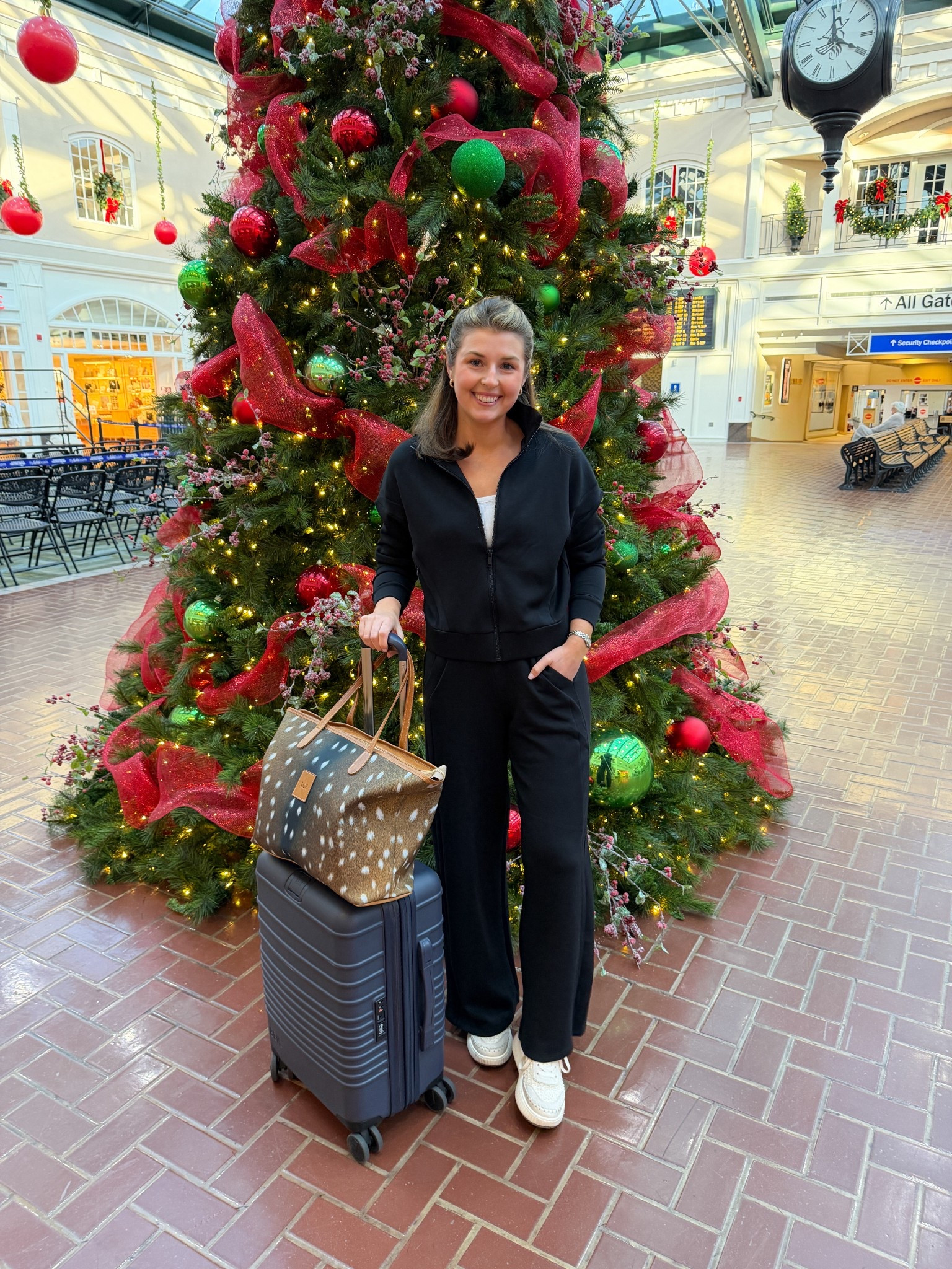 Travel set ✈️ currently on sale! Wearing a S in everything!