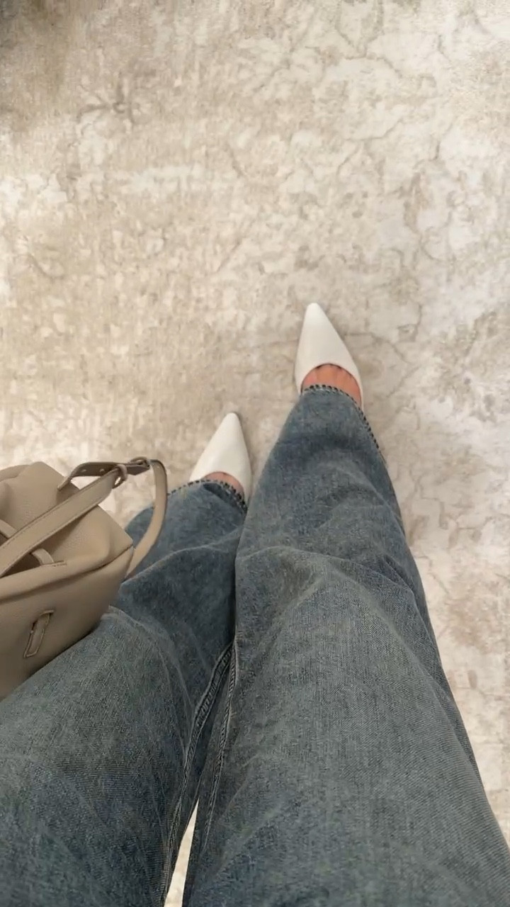 Love love the wash of these jeans! I’m just shy of 5-7” wearing the size 24, I sized down one so I would say they run slightly big #stylinbyaylin #aylin #jeans 

#LTKgrwm #LTKOver40 #LTKootd