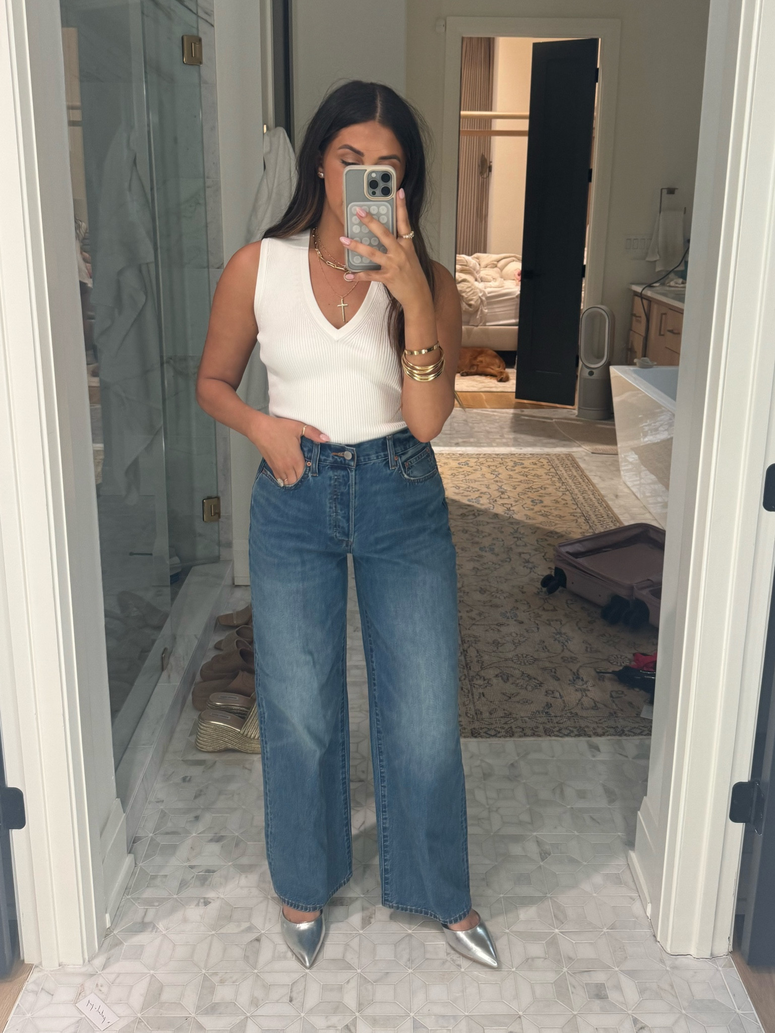 Jeans: 27

Just got these jeans in, really like the wide leg shape! Great basic but cute everyday outfit

#LTKshoecrush #LTKfindsunder50 #LTKstyletip