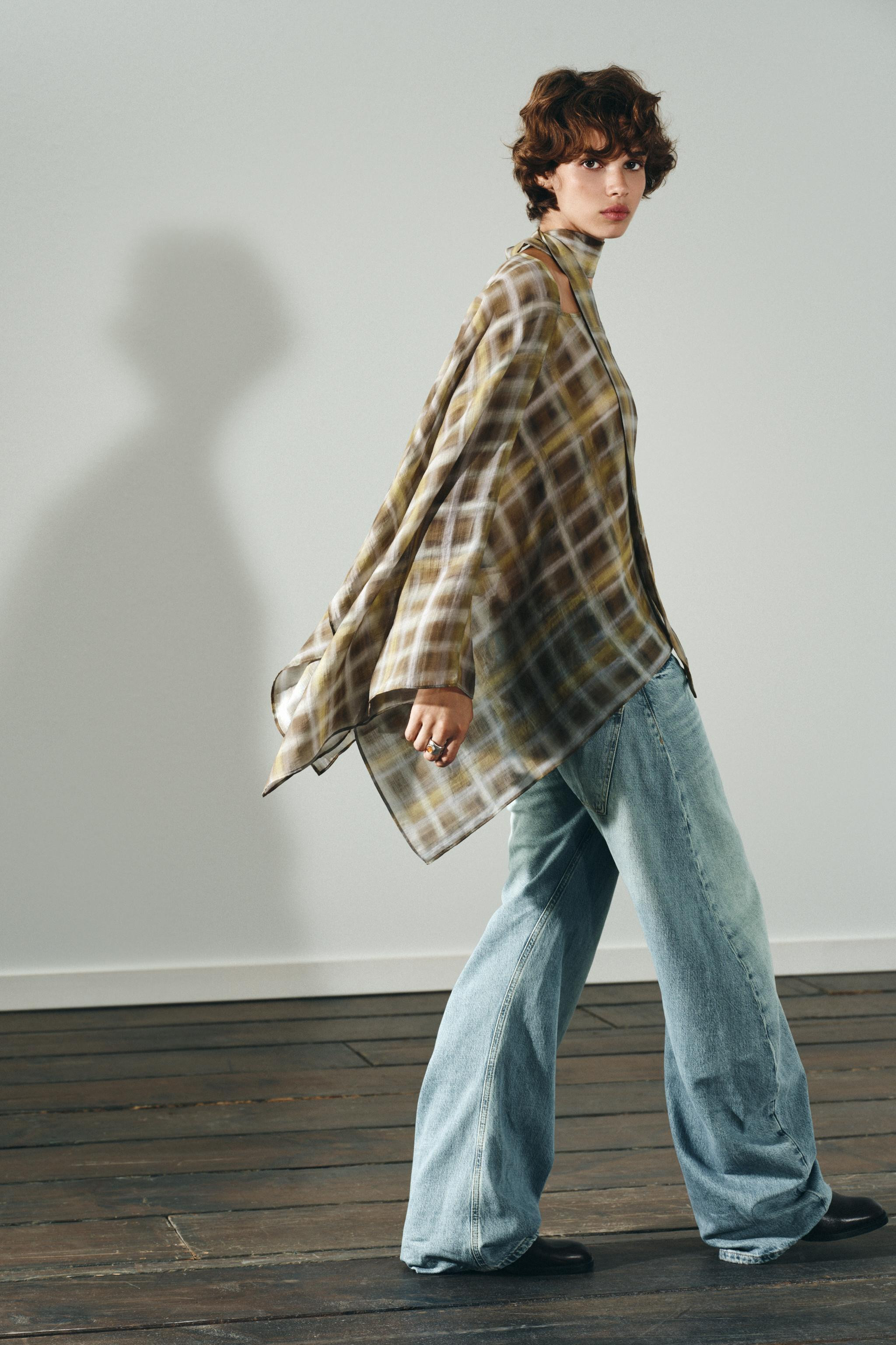 CHECK SCARF CAPE | Zara UK