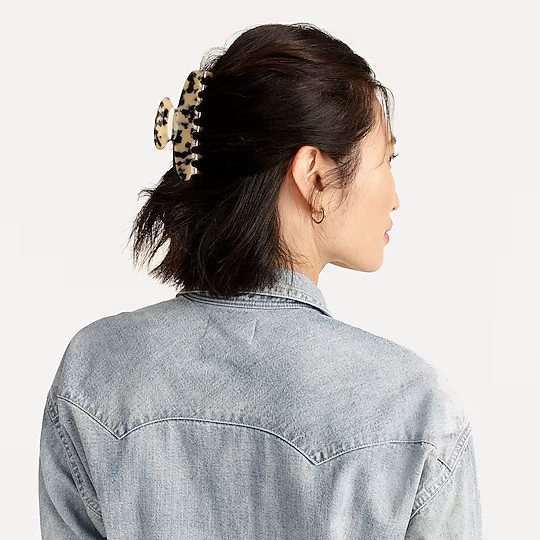 Large claw hair clip in tortoise | J. Crew US