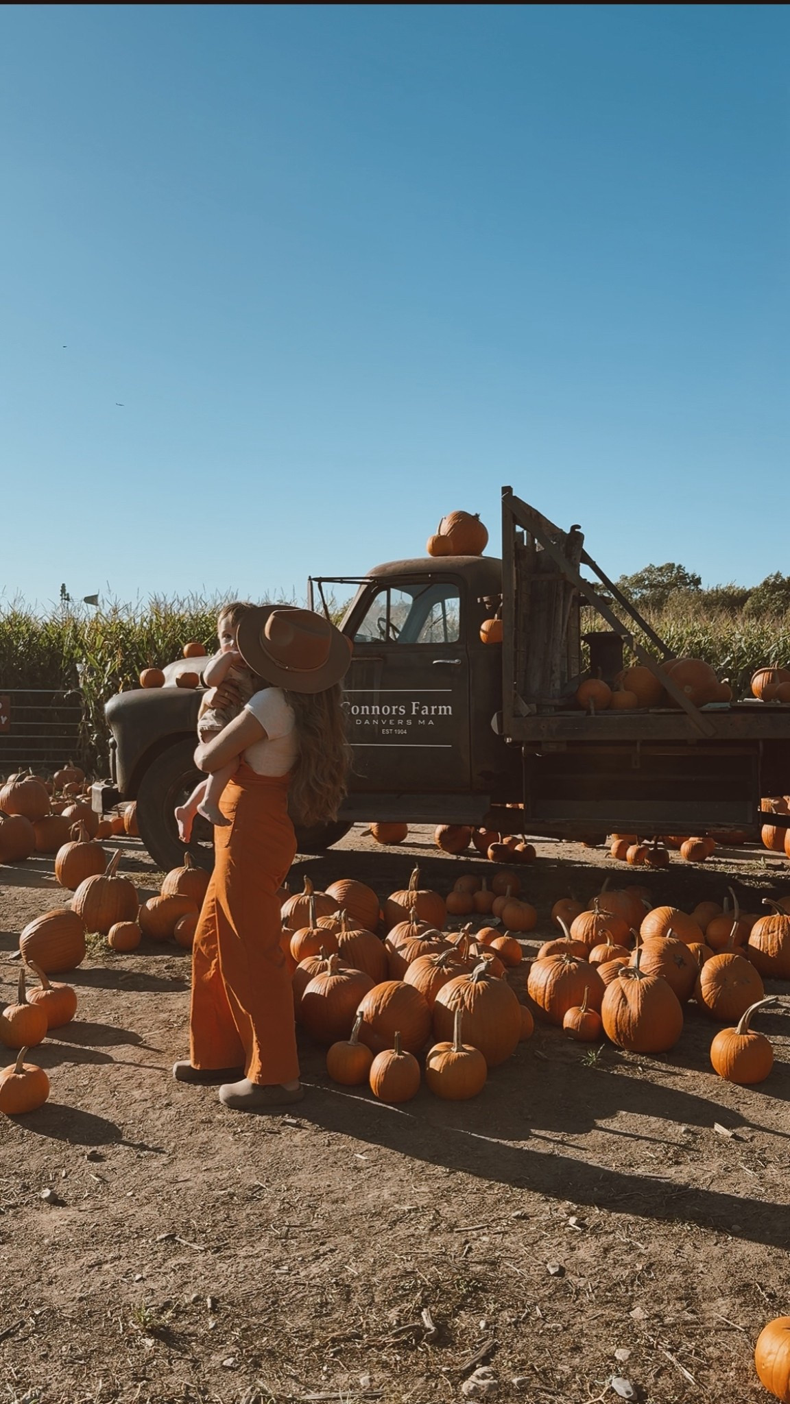Fall outfit for a pumpkin patch 


#LTKHalloween #LTKSeasonal