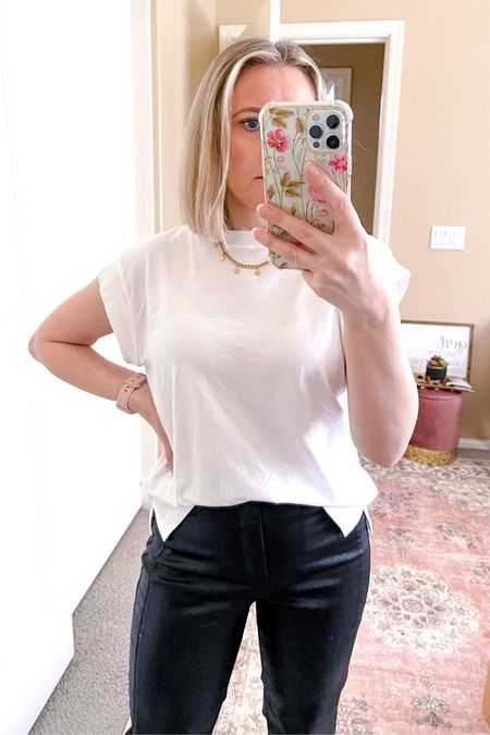 Love this tee from Target. So comfy! True to size and available in many colors. 



Target tee, target t-shirt, summer outfit, white t-shirt, white tee 

#LTKSeasonal #LTKstyletip #LTKover40
